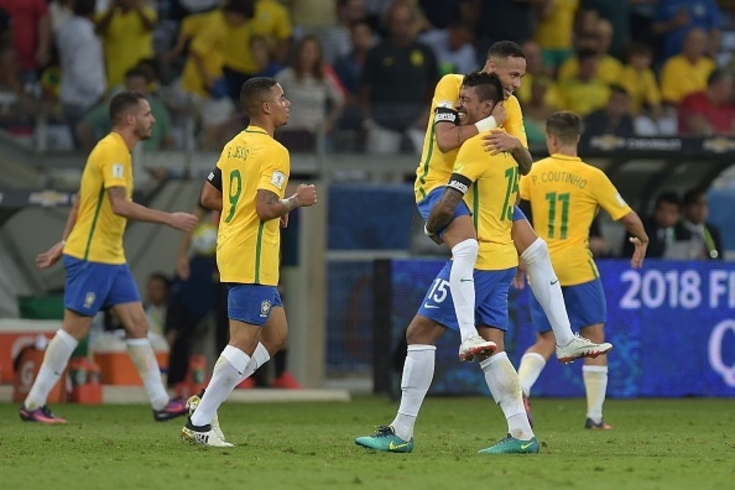 Brazil's Paulinho(15) celebrates with Neymar after scoring against Argentina during their 2018 FIFA World Cup qualifier football match in Belo Horizonte, Brazil, on November 10, 2016. / AFP / DOUGLAS MAGNO        (Photo credit should read DOUGLAS MAGNO/AF