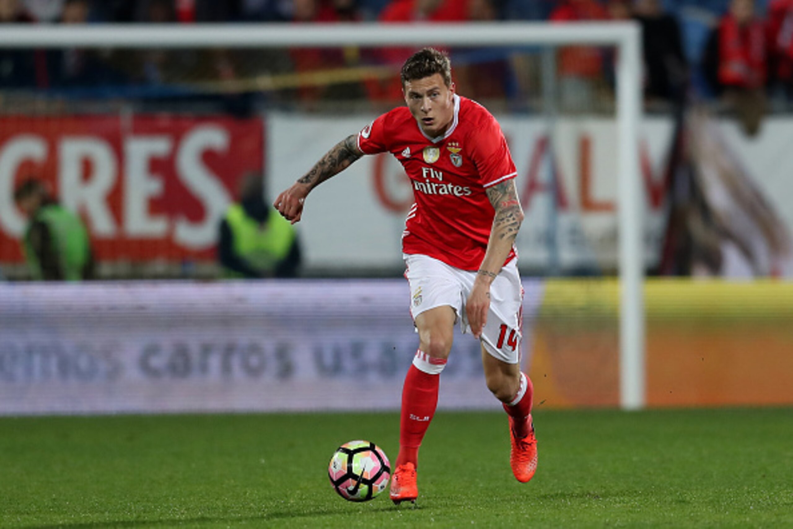 ESTORIL, PORTUGAL - FEBRUARY 28: Benfica's defender Victor Nilsson-Lindelof from Sweden during the match between Estoril Praia SAD and SL Benfica for the Portuguese Cup at Estadio Antonio Coimbra da Mota on February 28, 2017 in Lisbon, Portugal. (Photo b ESTORIL, PORTUGAL - FEBRUARY 28: Benfica's defender Victor Nilsson-Lindelof from Sweden during the match between Estoril Praia SAD and SL Benfica for the Portuguese Cup at Estadio Antonio Coimbra da Mota on February 28, 2017 in Lisbon, Portugal. (Photo b