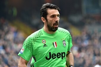 GENOA, ITALY - MARCH 19:  Gianluigi Buffon goalkeeper of Juventus during the Serie A match between UC Sampdoria and Juventus FC at Stadio Luigi Ferraris on March 19, 2017 in Genoa, Italy.  (Photo by Paolo Rattini/Getty Images)
