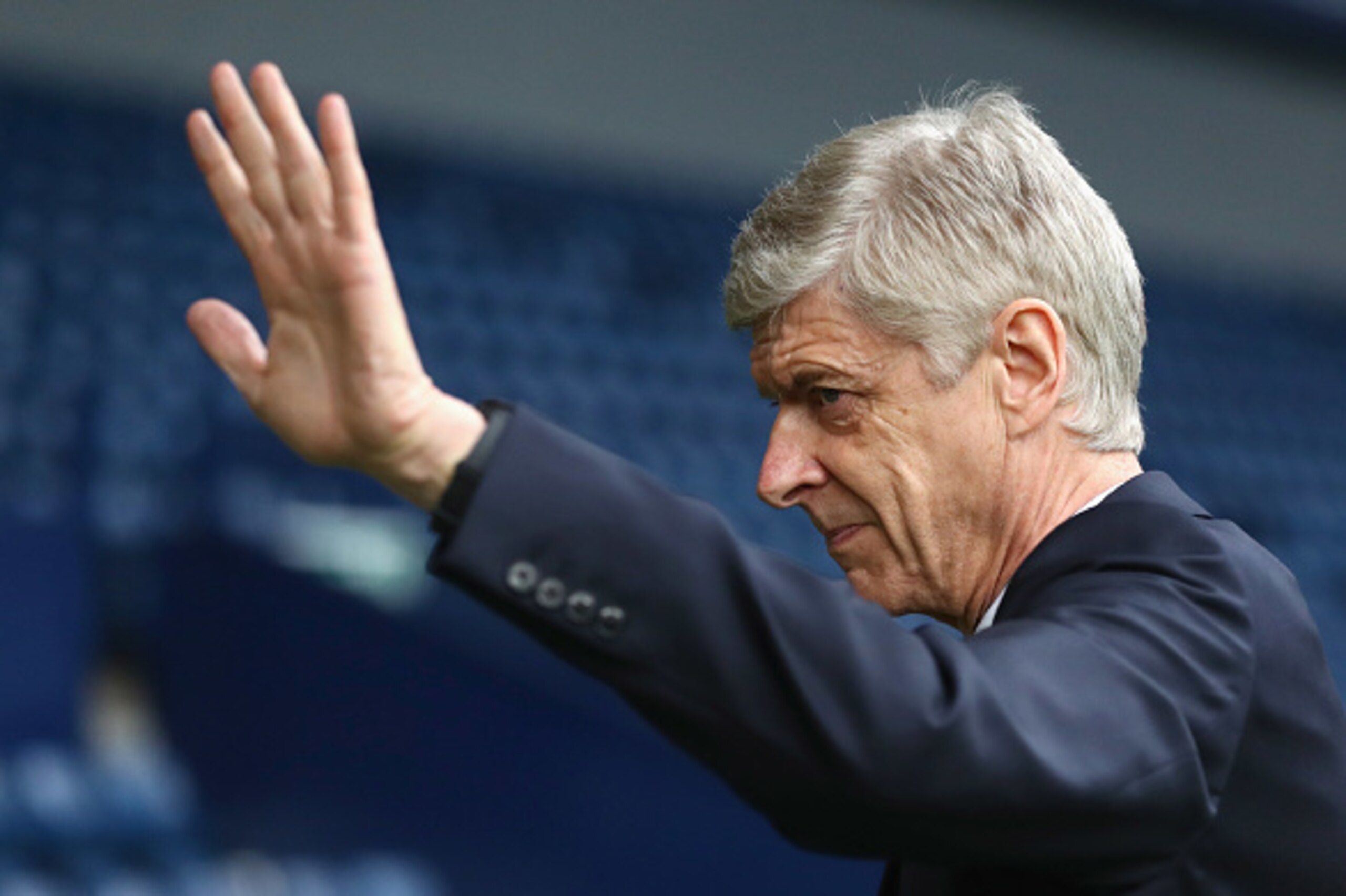 WEST BROMWICH, ENGLAND - MARCH 18: Arsene Wenger manager of Arsenal waves as he arrives prior to the Premier League match between West Bromwich Albion and Arsenal at The Hawthorns on March 18, 2017 in West Bromwich, England. (Photo by Matthew Lewis/Gett WEST BROMWICH, ENGLAND - MARCH 18: Arsene Wenger manager of Arsenal waves as he arrives prior to the Premier League match between West Bromwich Albion and Arsenal at The Hawthorns on March 18, 2017 in West Bromwich, England. (Photo by Matthew Lewis/Gett