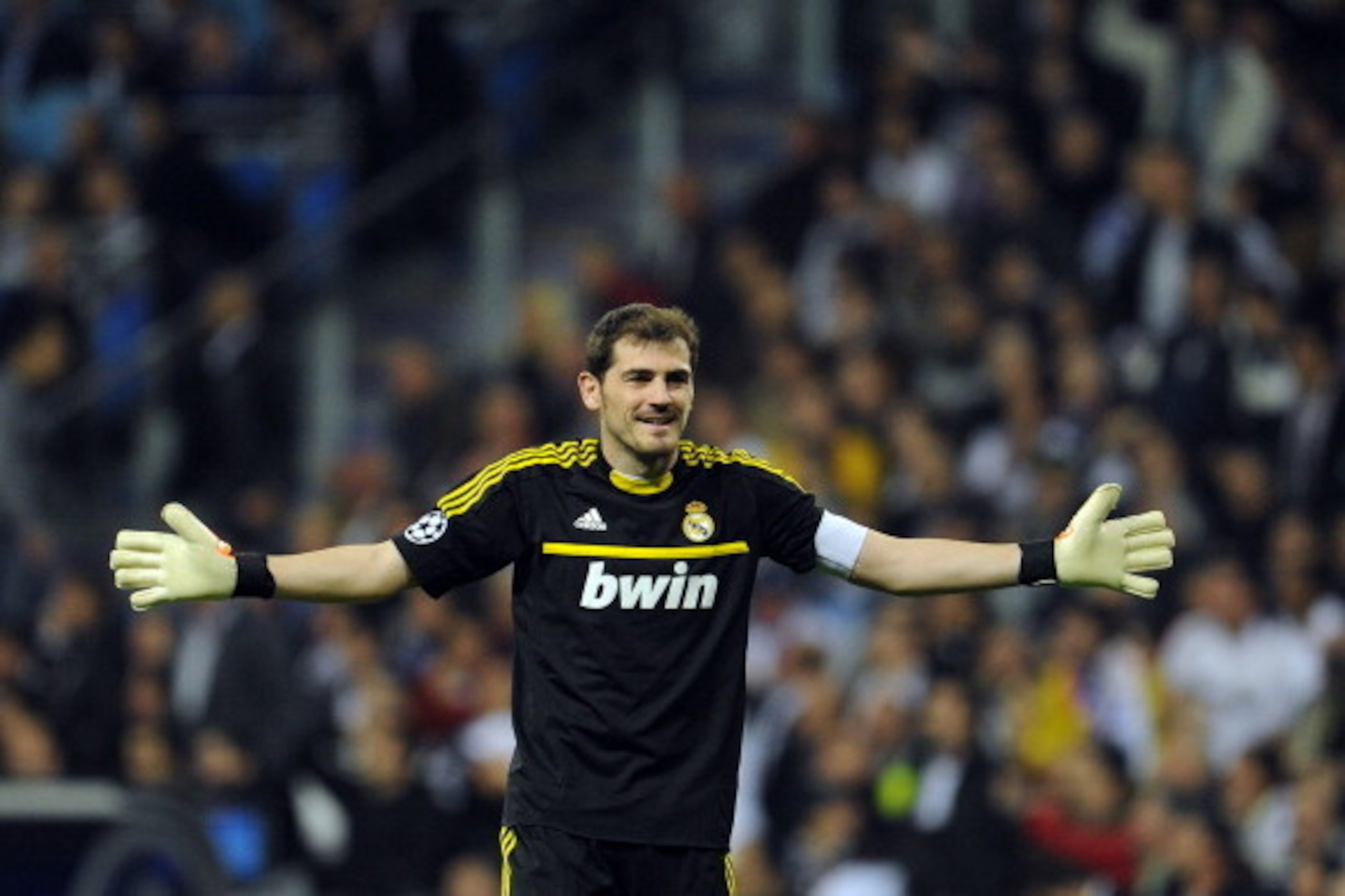 Real Madrid's goalkeeper and captain Iker Casillas  reacts during the UEFA Champions League second leg semi-final football match Real Madrid against Bayern Munich at the Santiago Bernabeu stadium in Madrid on April 25, 2012.   AFP PHOTO / DANI POZO       