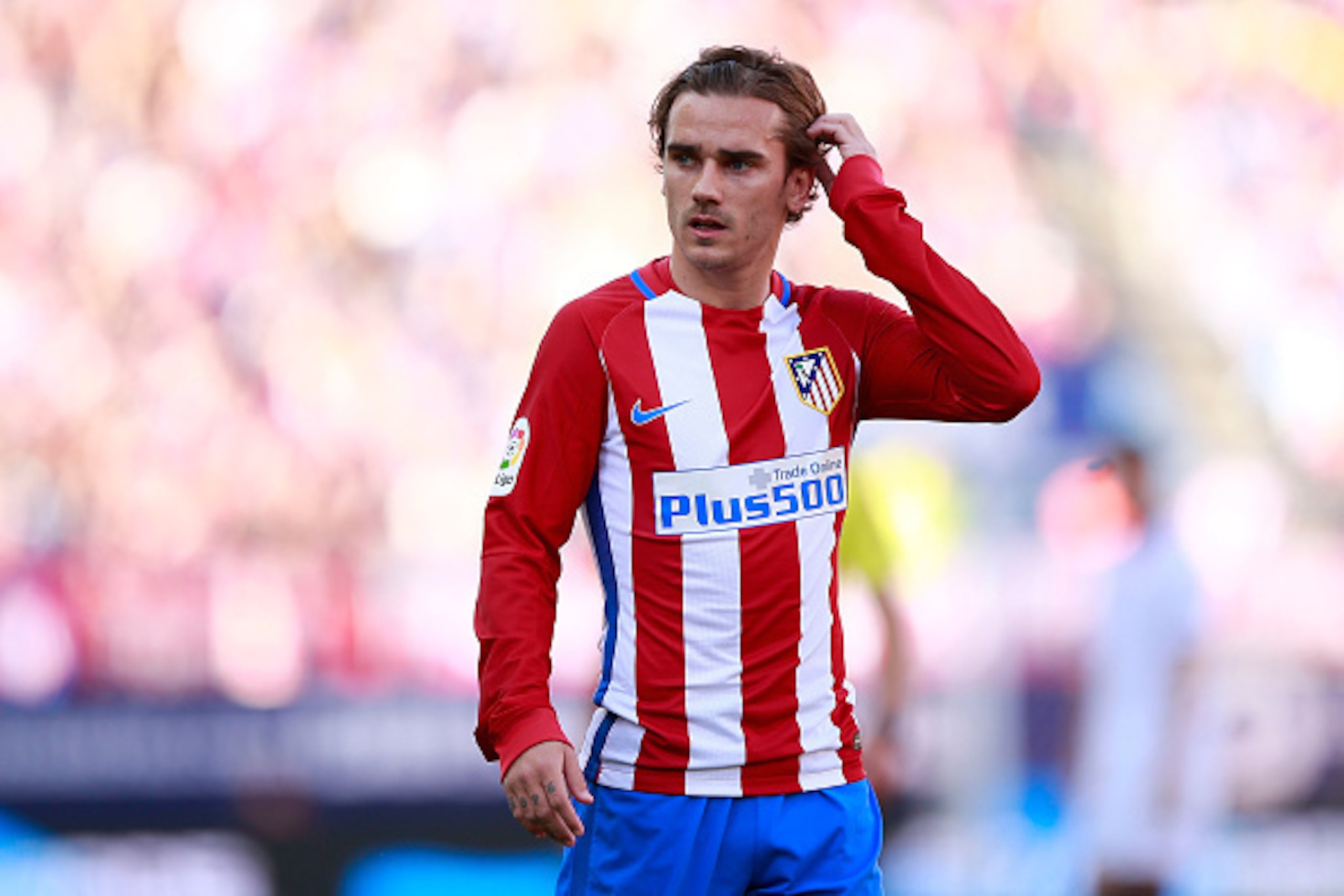 MADRID, SPAIN - MARCH 19: Antoine Griezmann of Atletico de Madrid gestures during the La Liga match between Club Atletico de Madrid and Sevilla FC at Vicente Calderon stadium on March 19, 2017 in Madrid, Spain.  (Photo by Gonzalo Arroyo Moreno/Getty Image