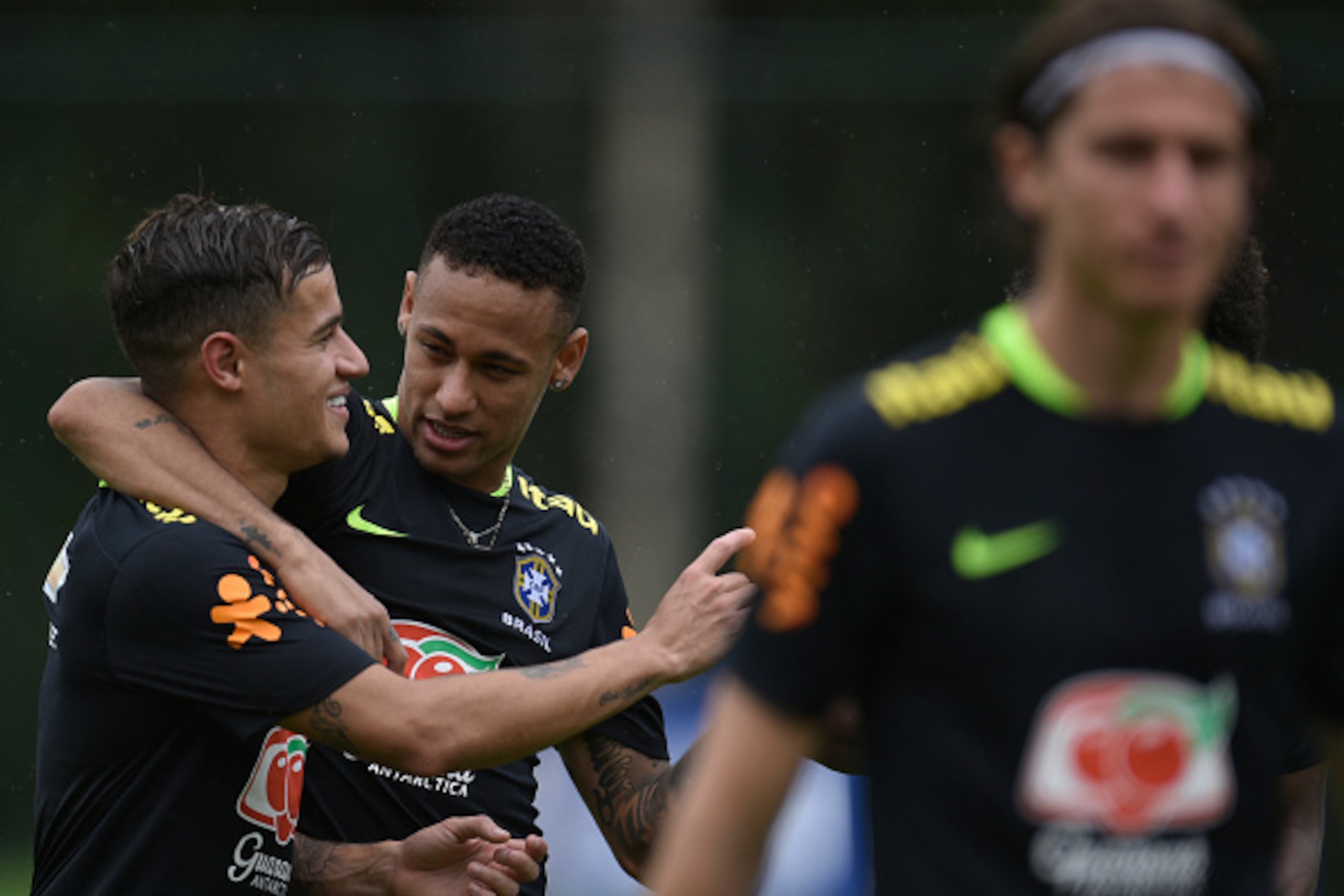 Brazil's Philippe Coutinho (L), Neymar (C) and Filipe Luis are pictured during a training session of the national football team at the Atletico Mineiro Training Centre in Vespasiano, Minas Gerais, Brazil, on November 13, 2016 ahead of their 2018 World Cup