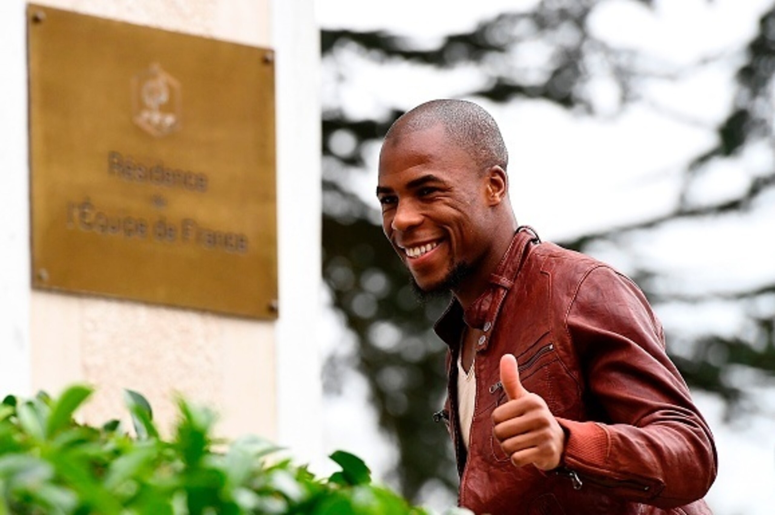France's defender Djibril Sidibe arrives to the French national football team training base in Clairefontaine, near Paris, on March 20, 2017, as part of the team's preparation for the upcoming World Cup 2018 qualifiers.  / AFP PHOTO / FRANCK FIFE        (