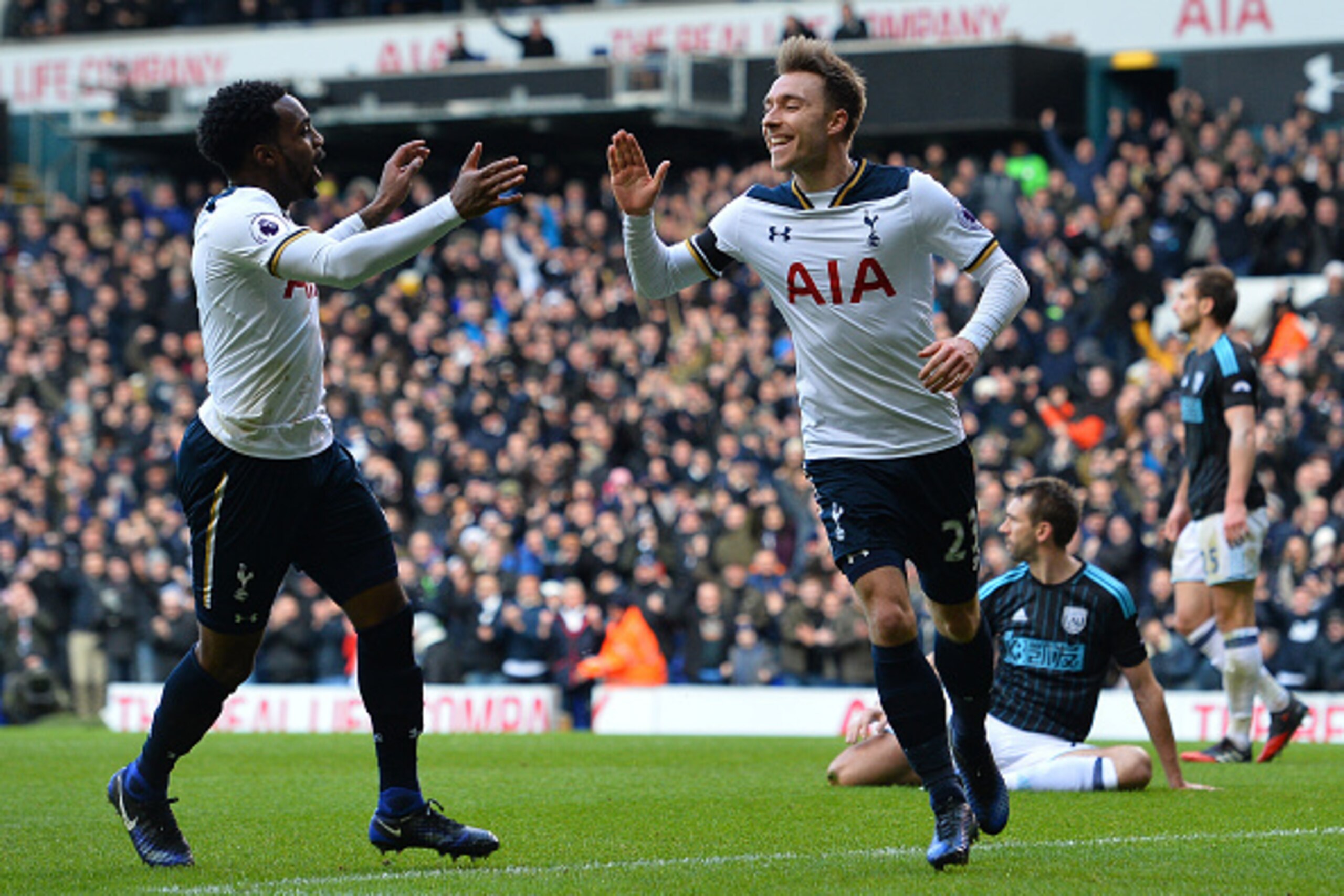 Tottenham Hotspur's Danish midfielder Christian Eriksen (C) celebrates after his shot was defelected by West Bromwich Albion's Northern Irish defender Gareth McAuley (unseen) to score his team's second goal during the English Premier League football match