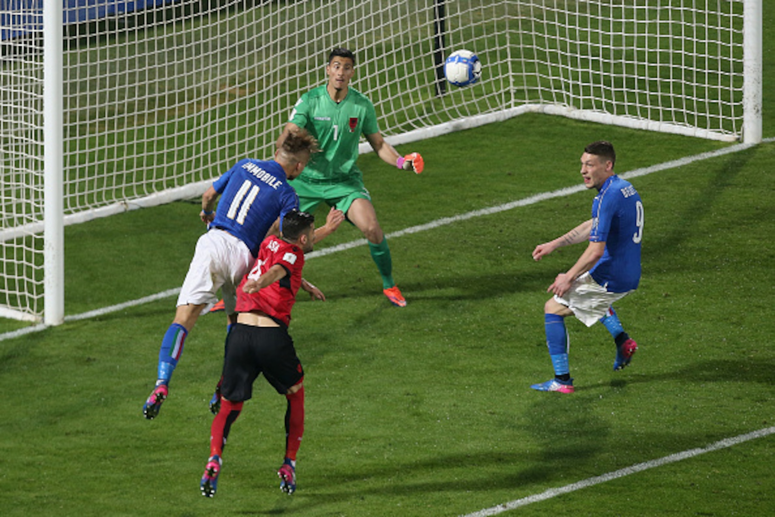 PALERMO, ITALY - MARCH 24:  Ciro Immobile of Italy scores his team's second goal during the FIFA 2018 World Cup Qualifier between Italy and Albania at Renzo Barbera stadium on March 24, 2017 in Palermo, Italy.  (Photo by Maurizio Lagana/Getty Images)