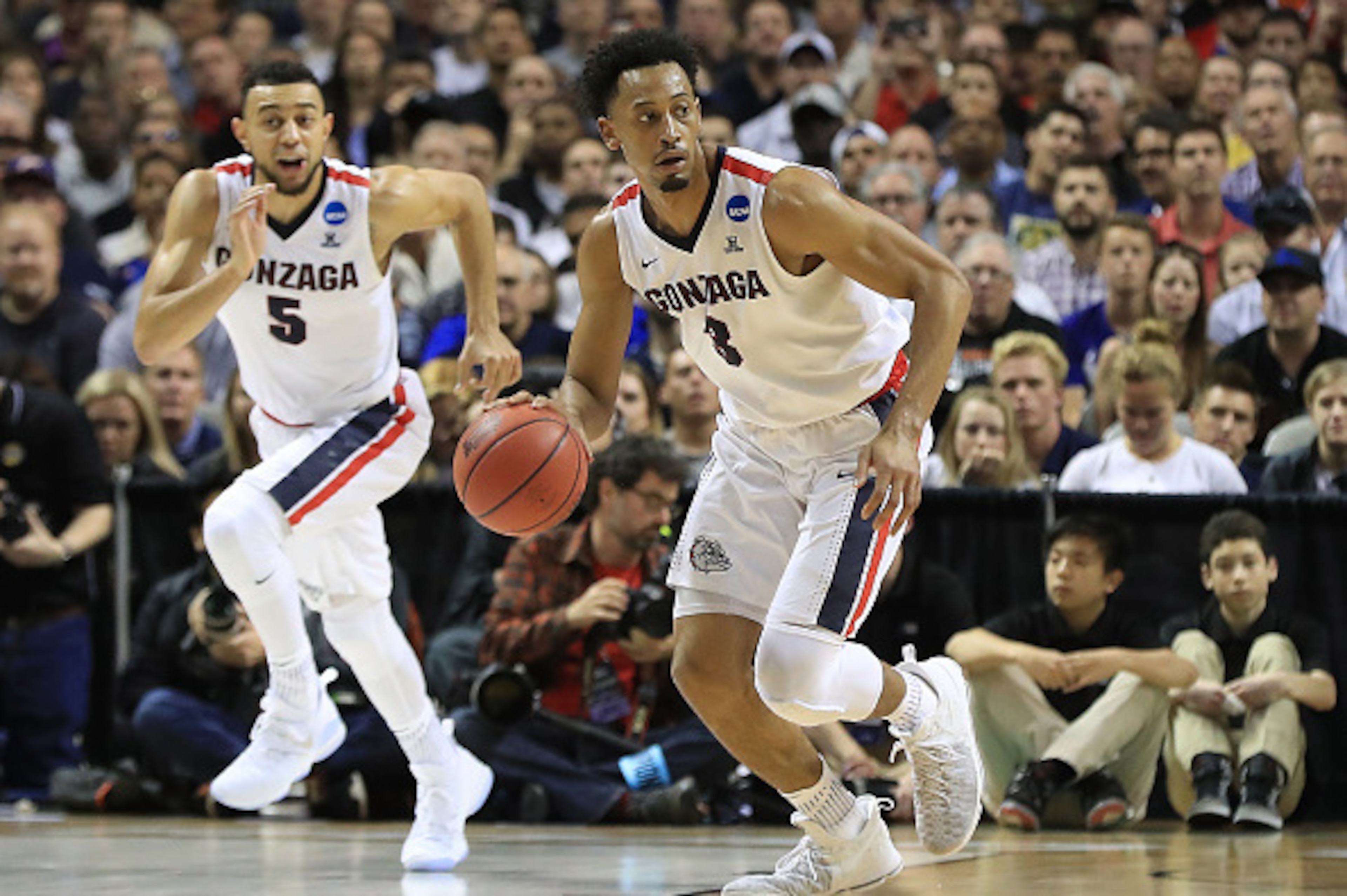SAN JOSE, CA - MARCH 25:  Johnathan Williams #3 of the Gonzaga Bulldogs handles the ball against the Xavier Musketeers during the 2017 NCAA Men's Basketball Tournament West Regional at SAP Center on March 25, 2017 in San Jose, California.  (Photo by Sean 