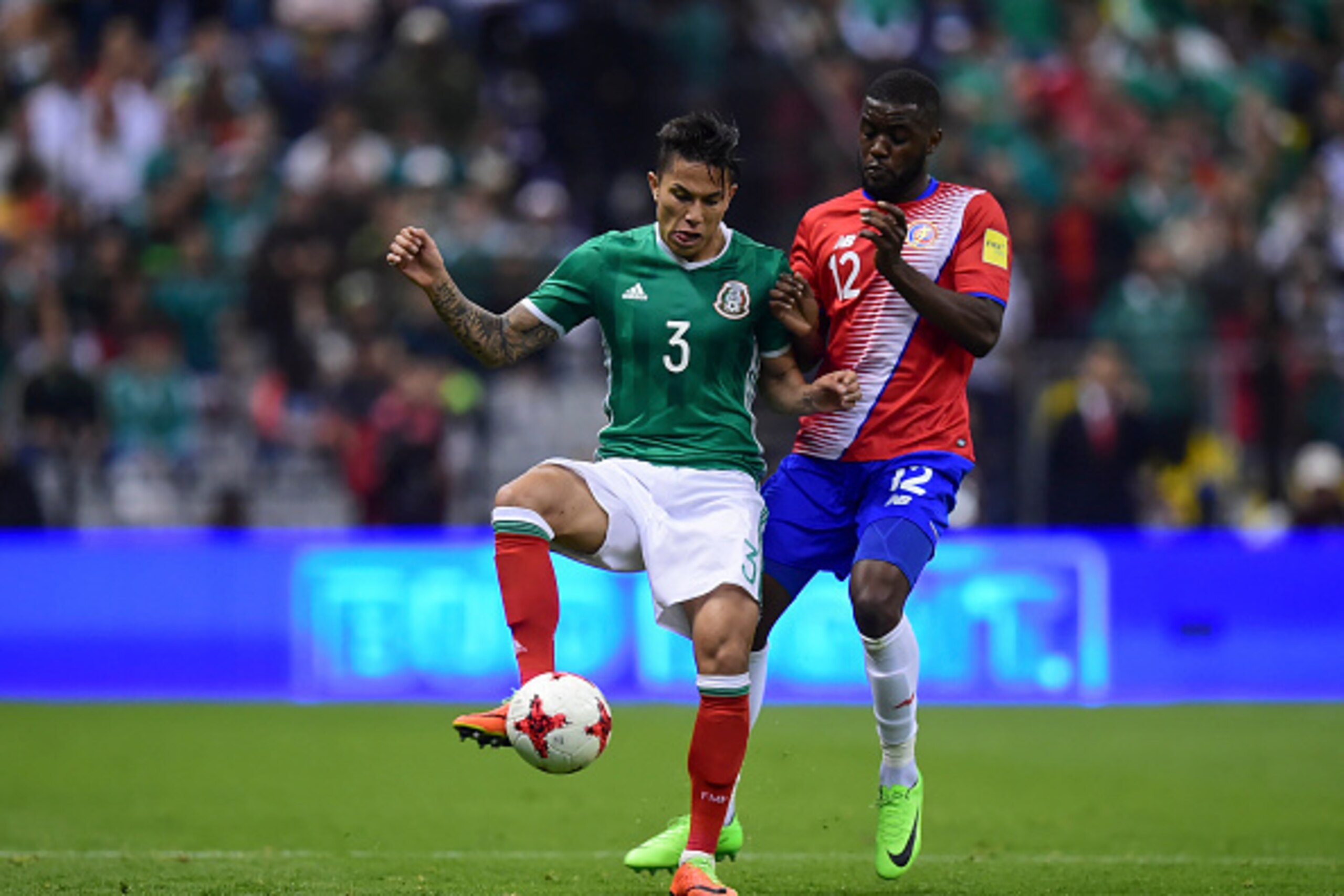 Mexicos's Carlos Salcedo vies for the ball with Costa Rica's Joel Campbell (R)during their 2018 FIFA World Cup qualifier football match in Mexico City on March 24, 2017. / AFP PHOTO / RONALDO SCHEMIDT (Photo credit should read RONALDO SCHEMIDT/AFP/ Mexicos's Carlos Salcedo vies for the ball with Costa Rica's Joel Campbell (R)during their 2018 FIFA World Cup qualifier football match in Mexico City on March 24, 2017. / AFP PHOTO / RONALDO SCHEMIDT (Photo credit should read RONALDO SCHEMIDT/AFP/