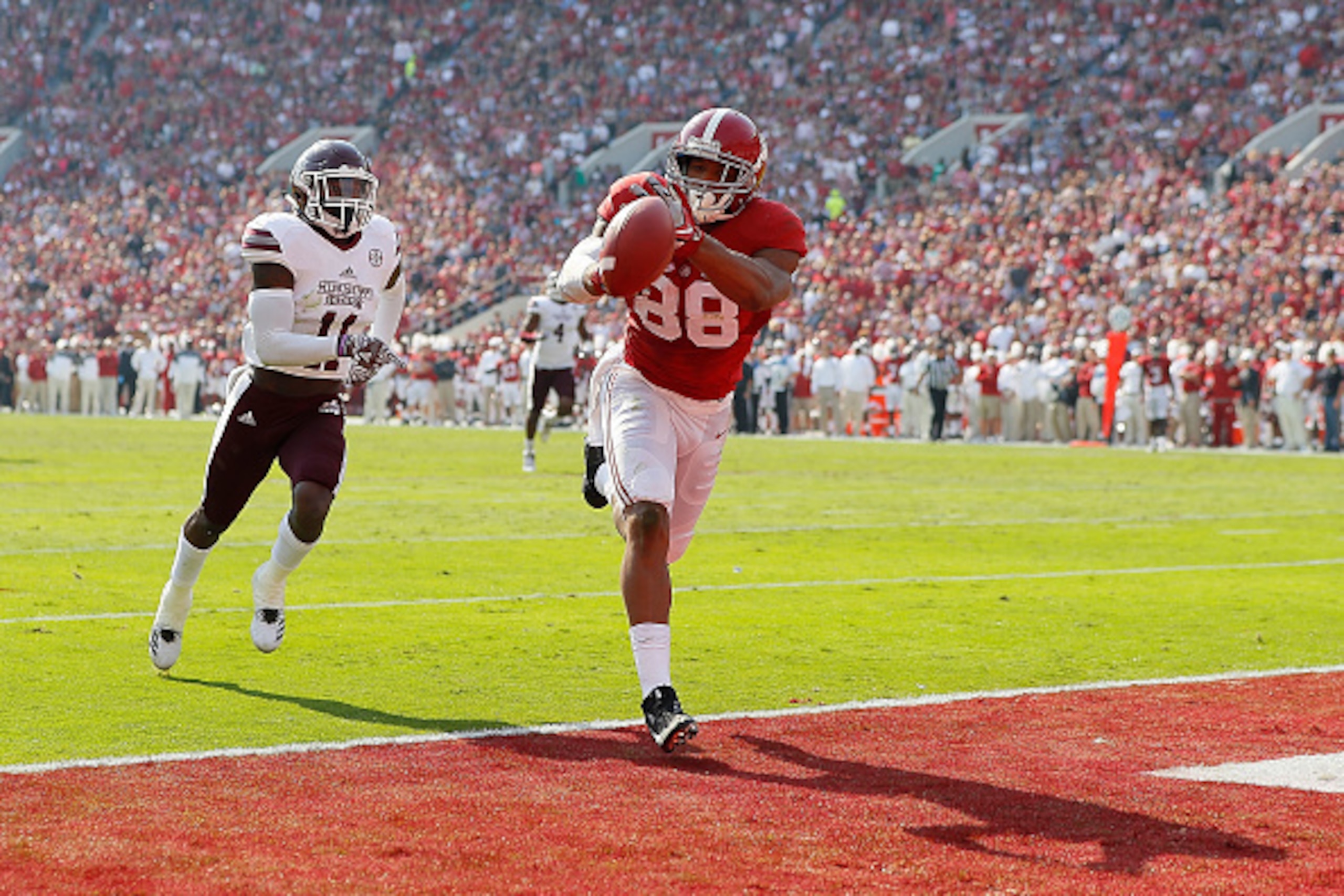 TUSCALOOSA, AL - NOVEMBER 12:  O.J. Howard #88 of the Alabama Crimson Tide fails to pull in this touchdown reception against Kivon Coman #11 of the Mississippi State Bulldogs at Bryant-Denny Stadium on November 12, 2016 in Tuscaloosa, Alabama.  (Photo by 