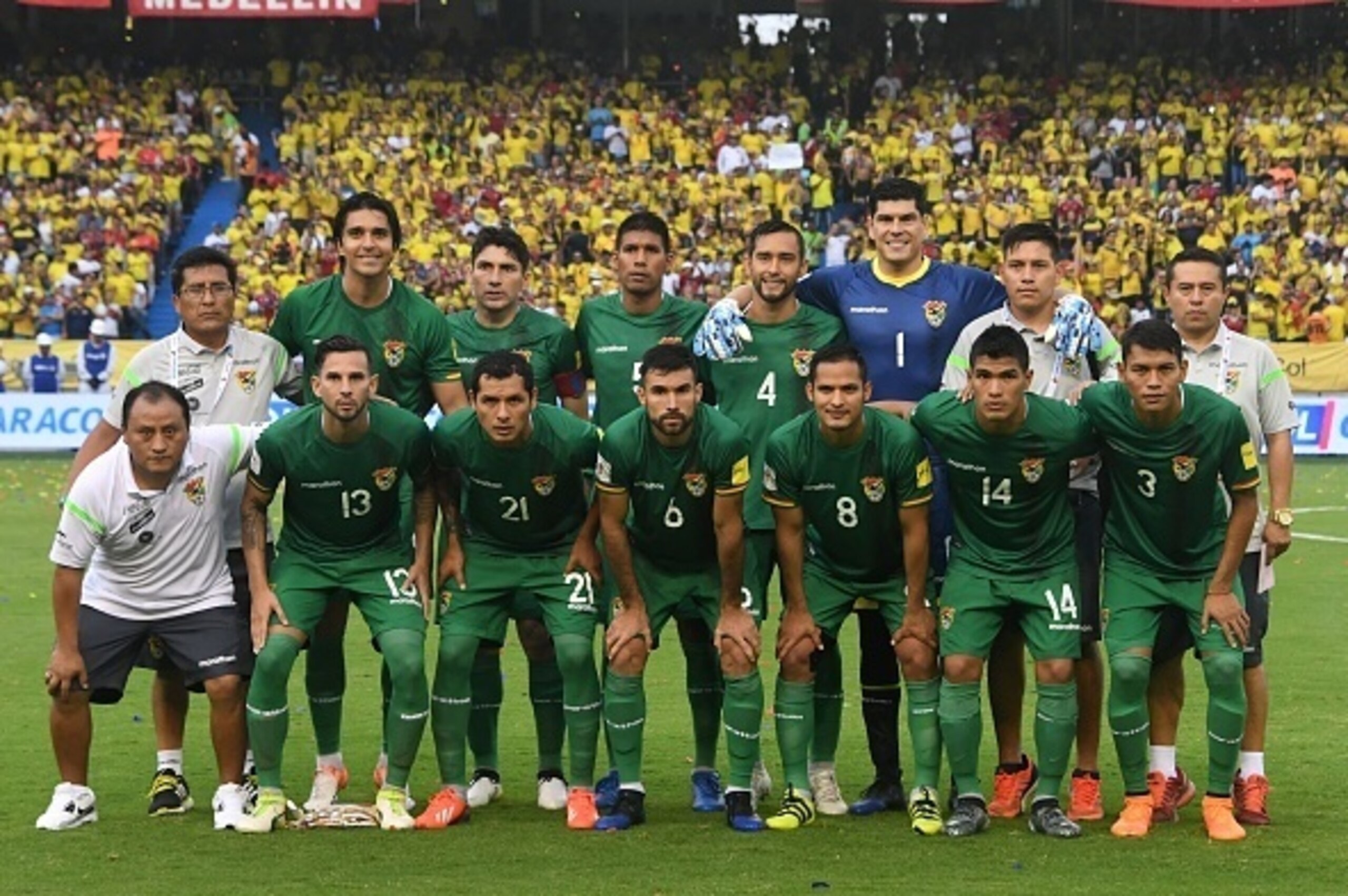 Players of Bolivia pose for pictures before the start of their 2018 FIFA World Cup qualifier football match against Colombia in Barranquilla, on March 23, 2017. / AFP PHOTO / Luis Acosta        (Photo credit should read LUIS ACOSTA/AFP/Getty Images)