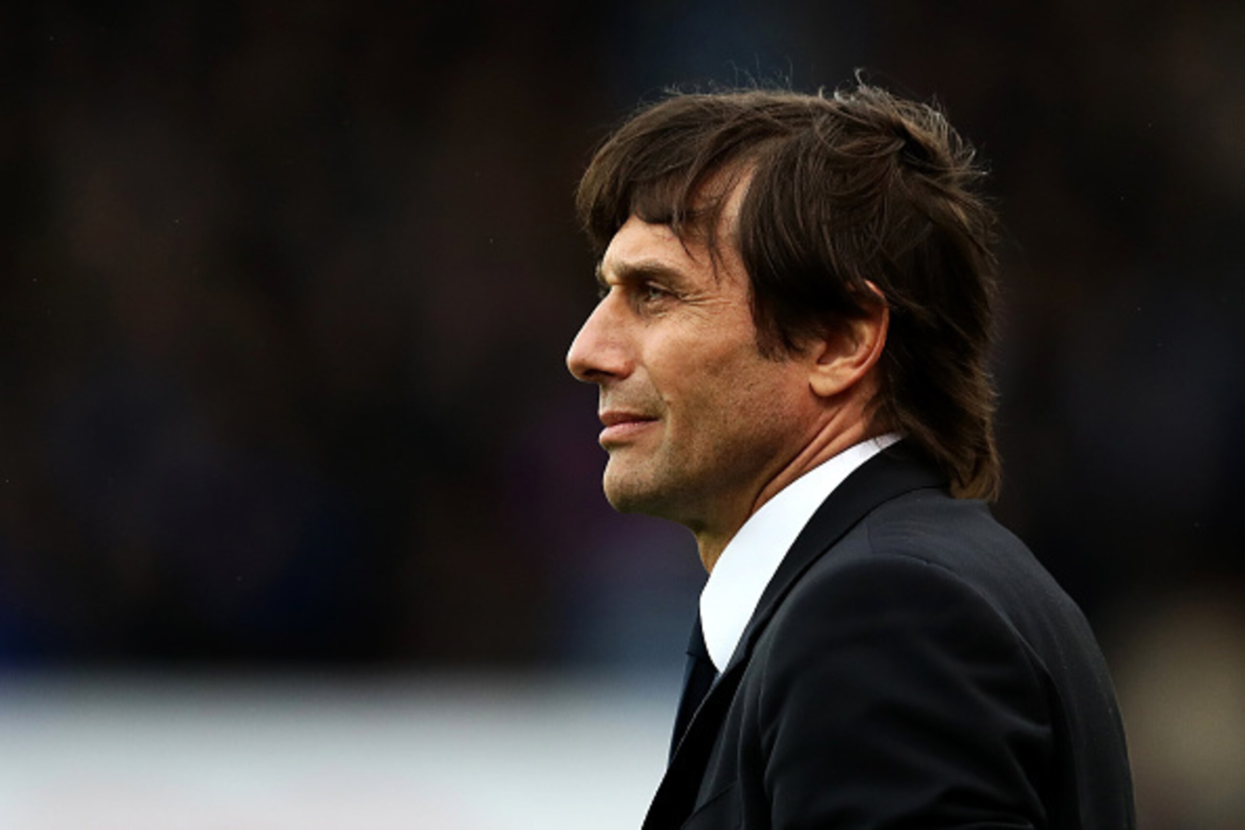 STOKE ON TRENT, ENGLAND - MARCH 18: Chelsea manager Antonio Conte looks on during the Premier League match between Stoke City and Chelsea at Bet365 Stadium on March 18, 2017 in Stoke on Trent, England. (Photo by Chris Brunskill Ltd/Getty Images) STOKE ON TRENT, ENGLAND - MARCH 18: Chelsea manager Antonio Conte looks on during the Premier League match between Stoke City and Chelsea at Bet365 Stadium on March 18, 2017 in Stoke on Trent, England. (Photo by Chris Brunskill Ltd/Getty Images)