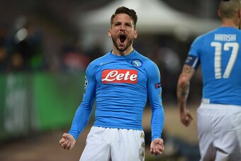 Napoli's forward from Belgium Dries Mertens celebrates after scoring during the UEFA Champions League football match SSC Napoli vs Real Madrid on March 7, 2017 at the San Paolo stadium in Naples. / AFP PHOTO / Filippo MONTEFORTE        (Photo credit shoul