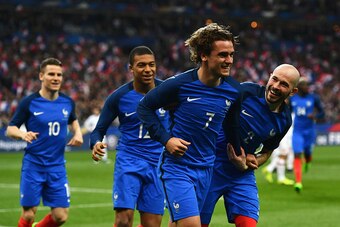 PARIS, FRANCE - MARCH 28: Antoine Griezmann (2ndR) of France celebrates with team mates after scoring only for the goal to be disallowed during the International Friendly match between France and Spain at Stade de France on March 28, 2017 in Paris, Franc PARIS, FRANCE - MARCH 28: Antoine Griezmann (2ndR) of France celebrates with team mates after scoring only for the goal to be disallowed during the International Friendly match between France and Spain at Stade de France on March 28, 2017 in Paris, Franc