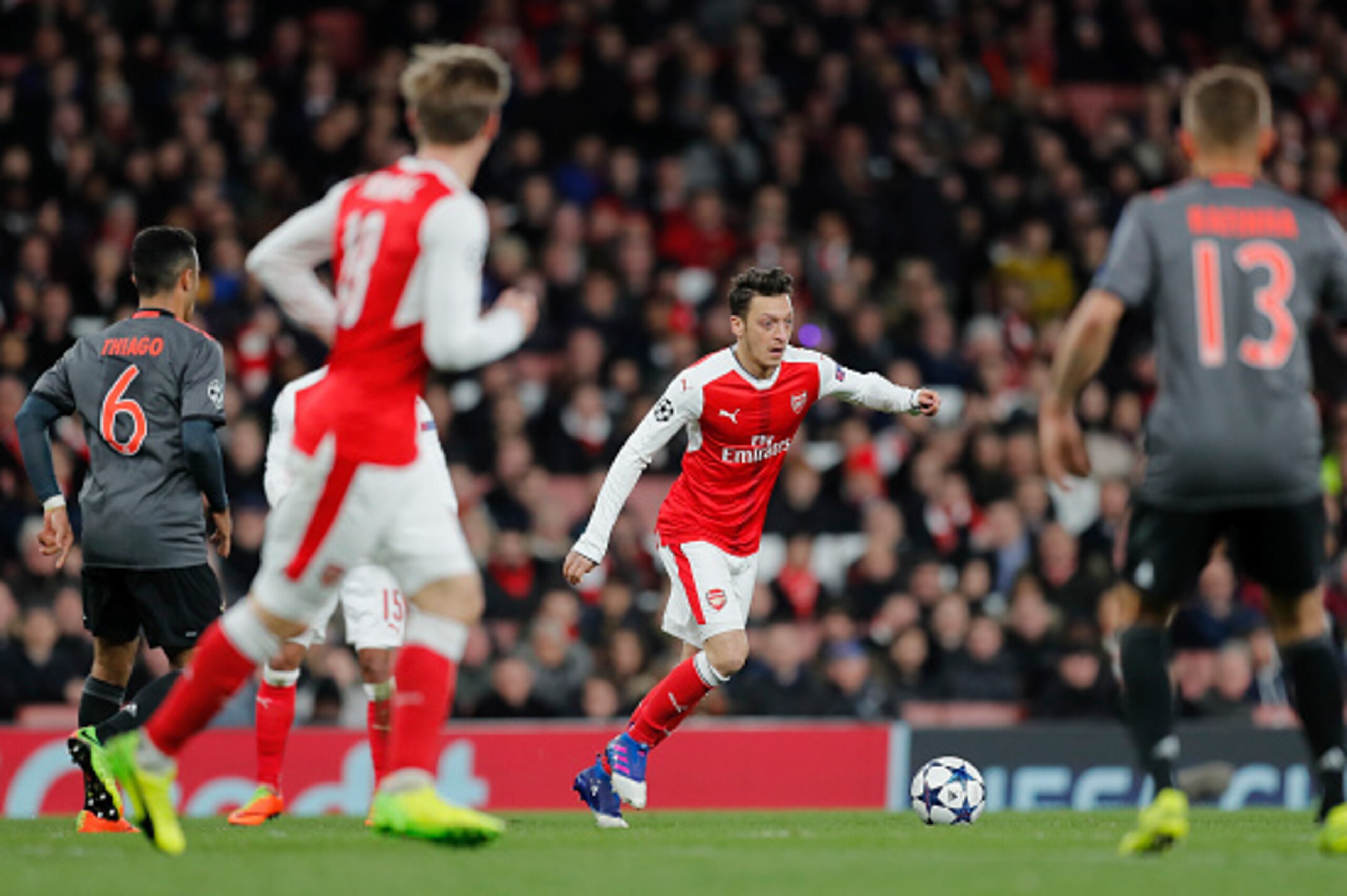 LONDON, ENGLAND - MARCH 07:  Mesut Oezil of Arsenal runs with the ball during the UEFA Champions League Round of 16 second leg match between Arsenal FC and FC Bayern Muenchen at Emirates Stadium on March 7, 2017 in London, United Kingdom.  (Photo by Boris