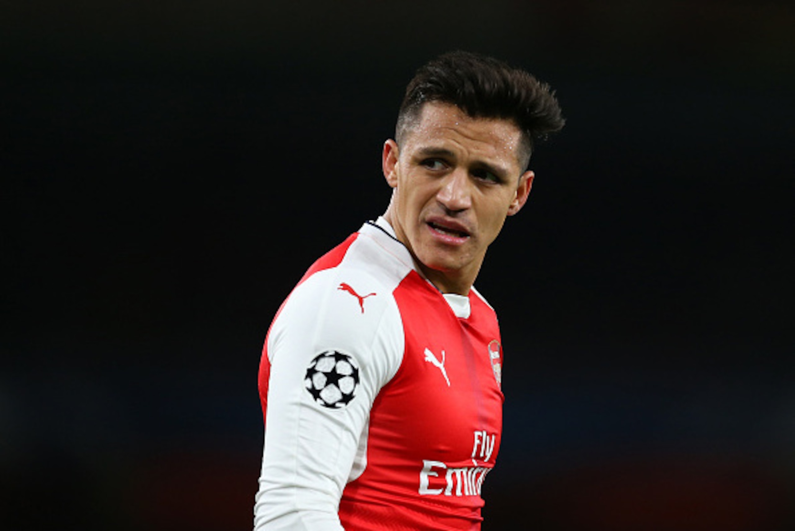 LONDON, ENGLAND - MARCH 07: Alexis Sanchez of Arsenal during the UEFA Champions League Round of 16 second leg match between Arsenal FC and FC Bayern Muenchen at Emirates Stadium on March 7, 2017 in London, United Kingdom. (Photo by Catherine Ivill - AMA/G LONDON, ENGLAND - MARCH 07: Alexis Sanchez of Arsenal during the UEFA Champions League Round of 16 second leg match between Arsenal FC and FC Bayern Muenchen at Emirates Stadium on March 7, 2017 in London, United Kingdom. (Photo by Catherine Ivill - AMA/G