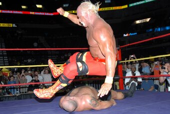 Hulk Hogan drops a leg on the Big Show during their match at FedExForum in Memphis on April 27, 2007.