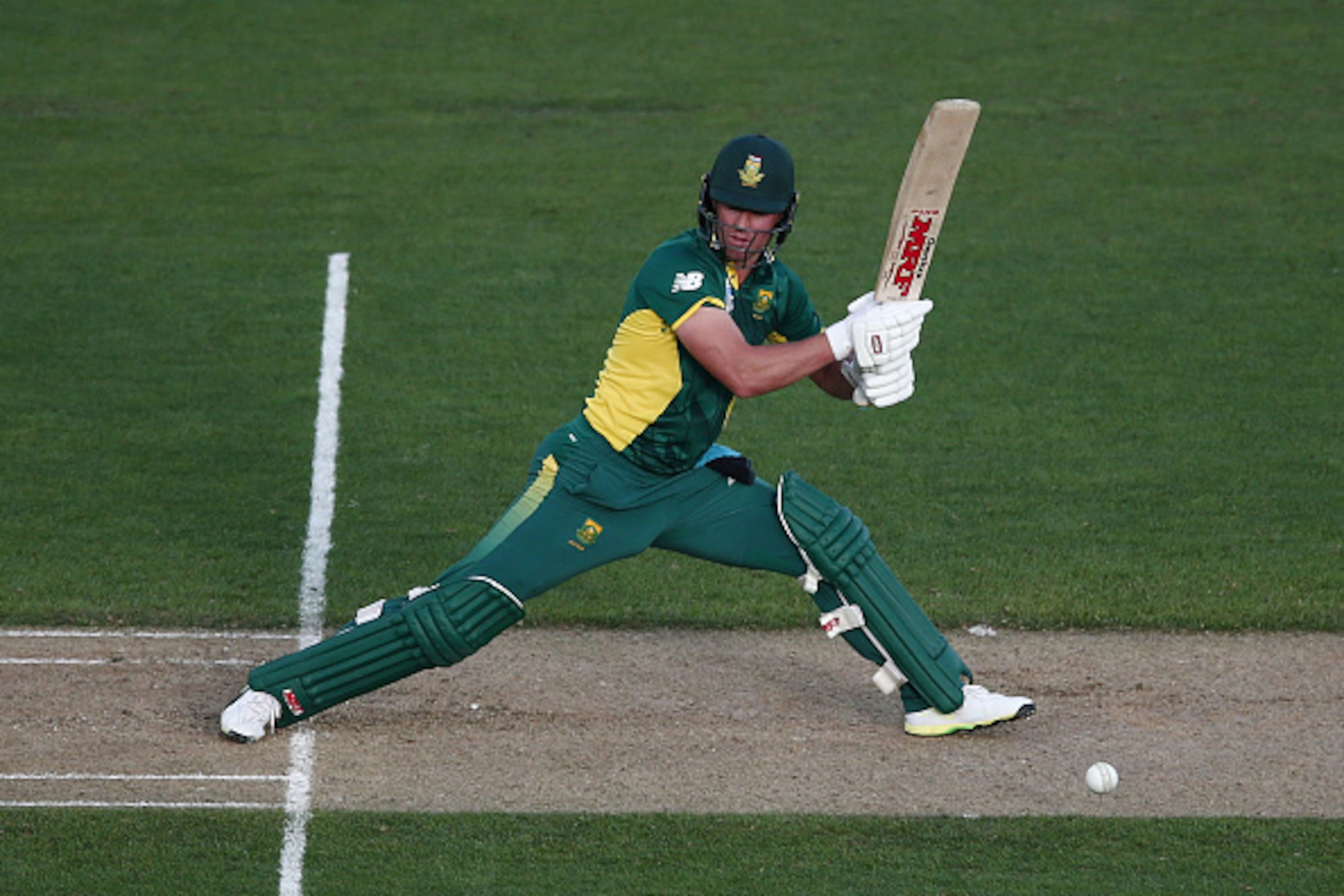AUCKLAND, NEW ZEALAND - MARCH 04:  AB de Villiers of South Africa bats during game five of the One Day International series between New Zealand and South Africa at Eden Park on March 4, 2017 in Auckland, New Zealand.  (Photo by Anthony Au-Yeung/Getty Imag