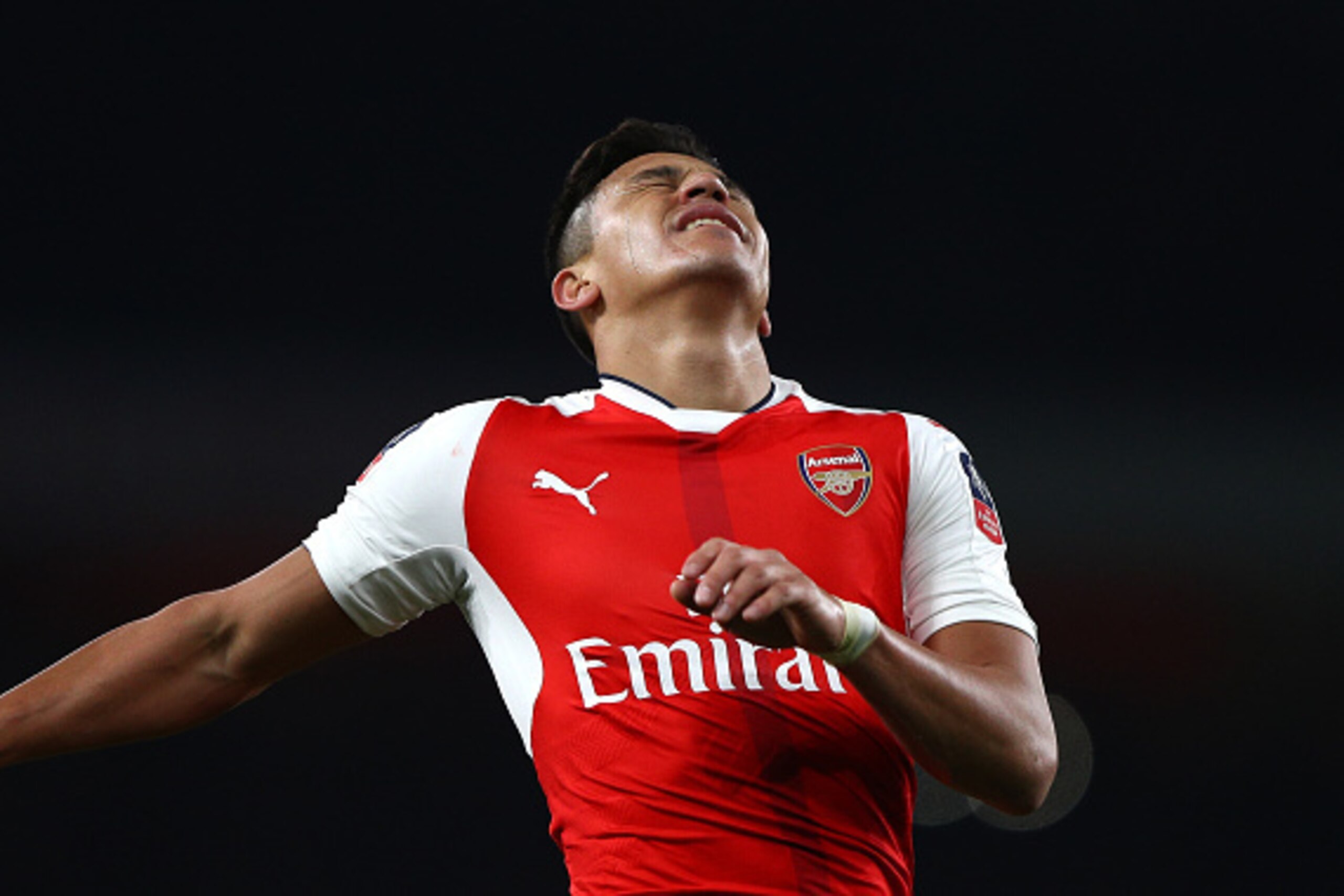 LONDON, ENGLAND - MARCH 11: Alexis Sanchez of Arsenal celebrates scoring his sides fourth goal during The Emirates FA Cup Quarter-Final match between Arsenal and Lincoln City at Emirates Stadium on March 11, 2017 in London, England.  (Photo by Ian Walton/