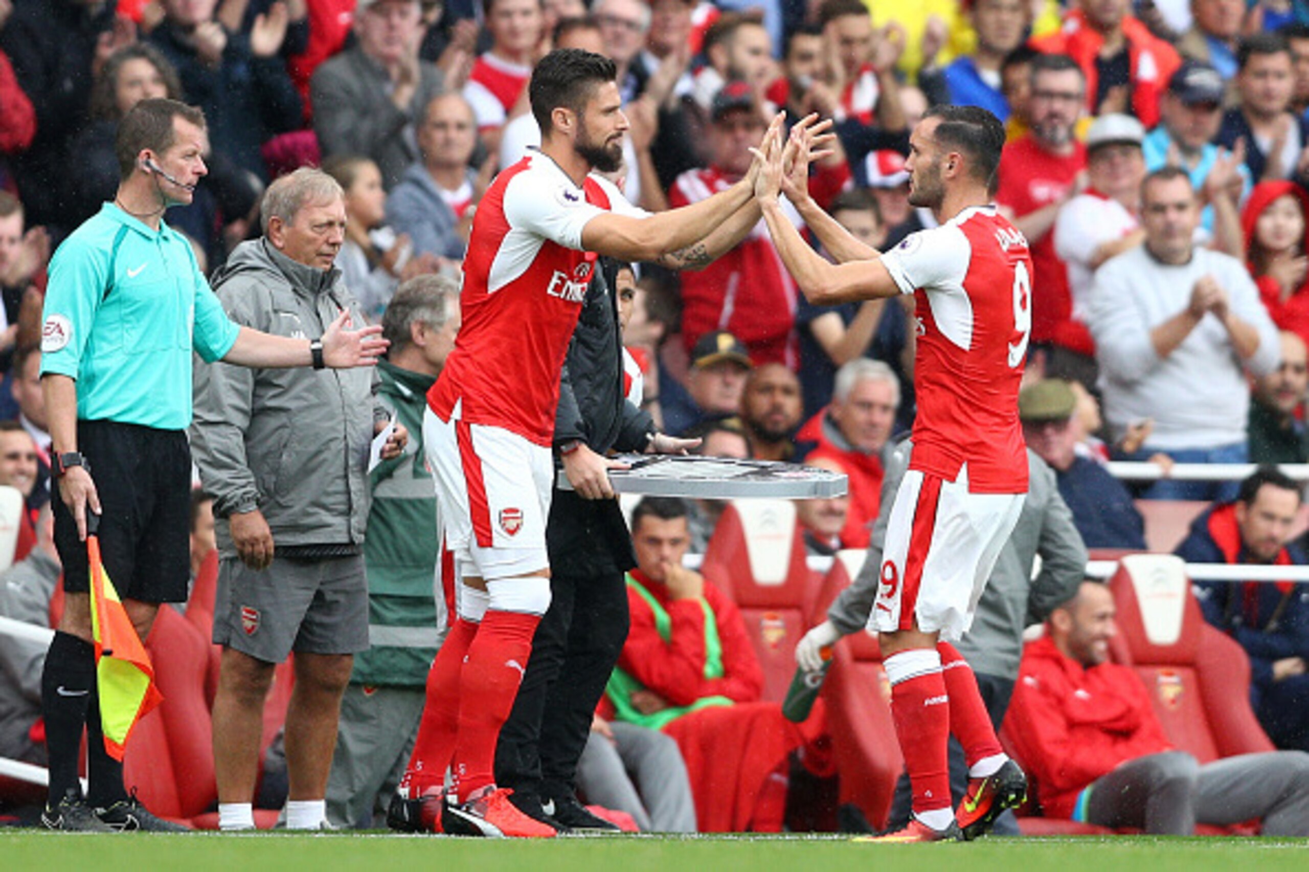 LONDON, ENGLAND - SEPTEMBER 10: Olivier Giroud of Arsenal (L) comes on for Lucas Perez of Arsenal (R) during the Premier League match between Arsenal and Southampton at Emirates Stadium on September 10, 2016 in London, England.  (Photo by Paul Gilham/Gett