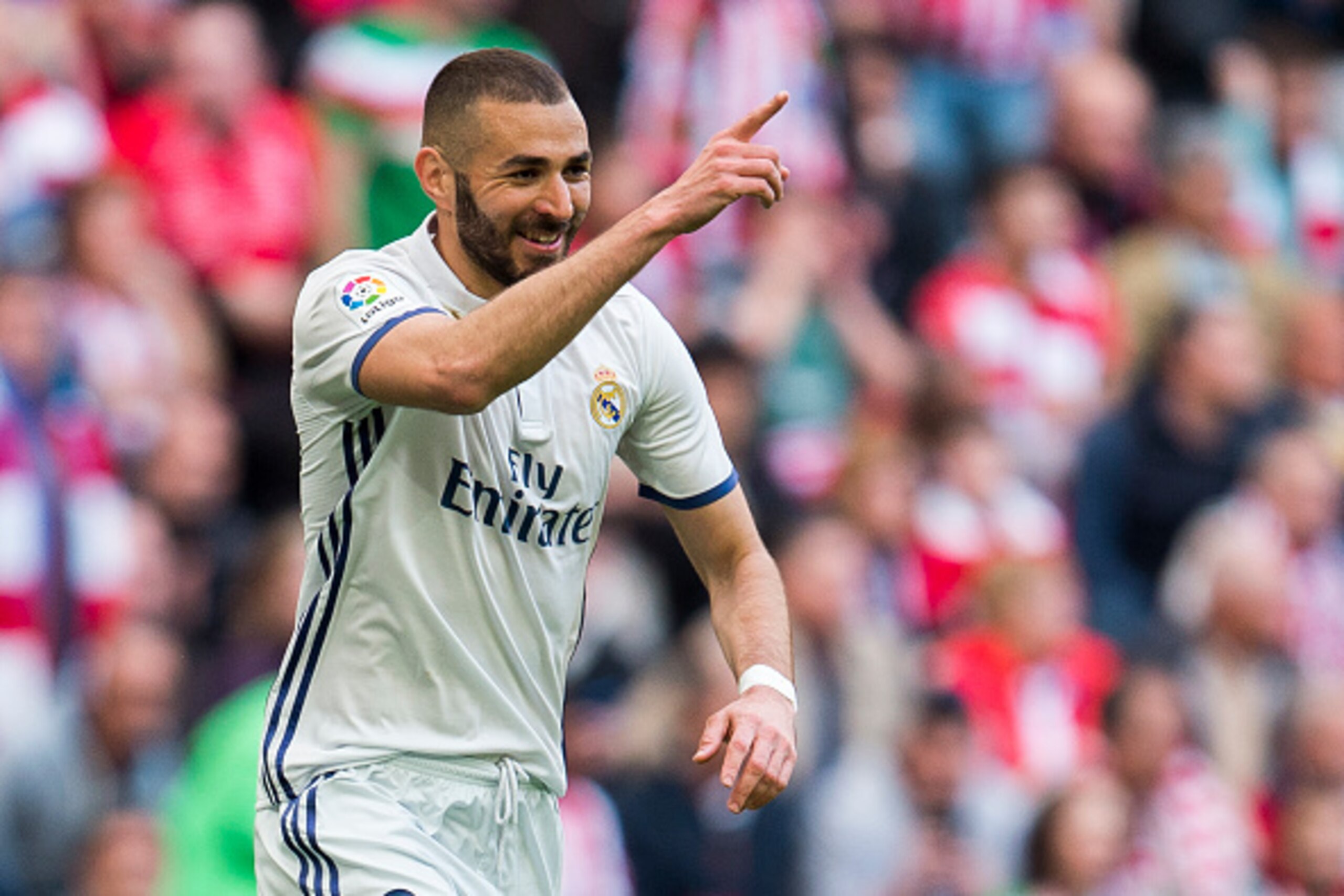 BILBAO, SPAIN - MARCH 18:  Karim Benzema of Real Madrid celebrates after scoring goal during the La Liga match between Athletic Club Bilbao and Real Madrid at San Mames Stadium on March 18, 2017 in Bilbao, Spain.  (Photo by Juan Manuel Serrano Arce/Getty 