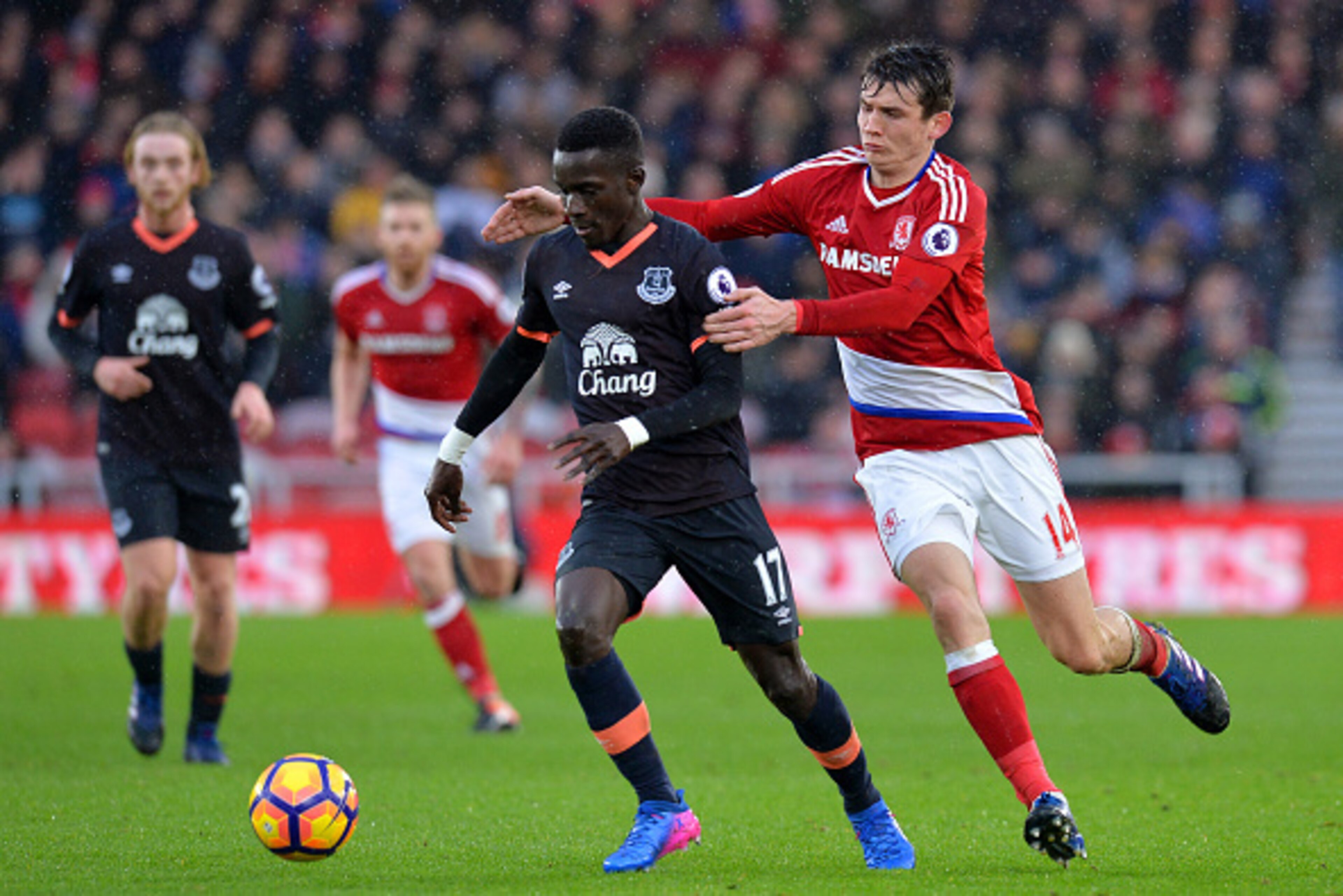 MIDDLESBROUGH, ENGLAND - FEBRUARY 11:  Idrissa Gueye of Everton and Marten de Roon of Middlesbrough compete for the ball  during the Premier League match between Middlesbrough and Everton at Riverside Stadium on February 11, 2017 in Middlesbrough, England
