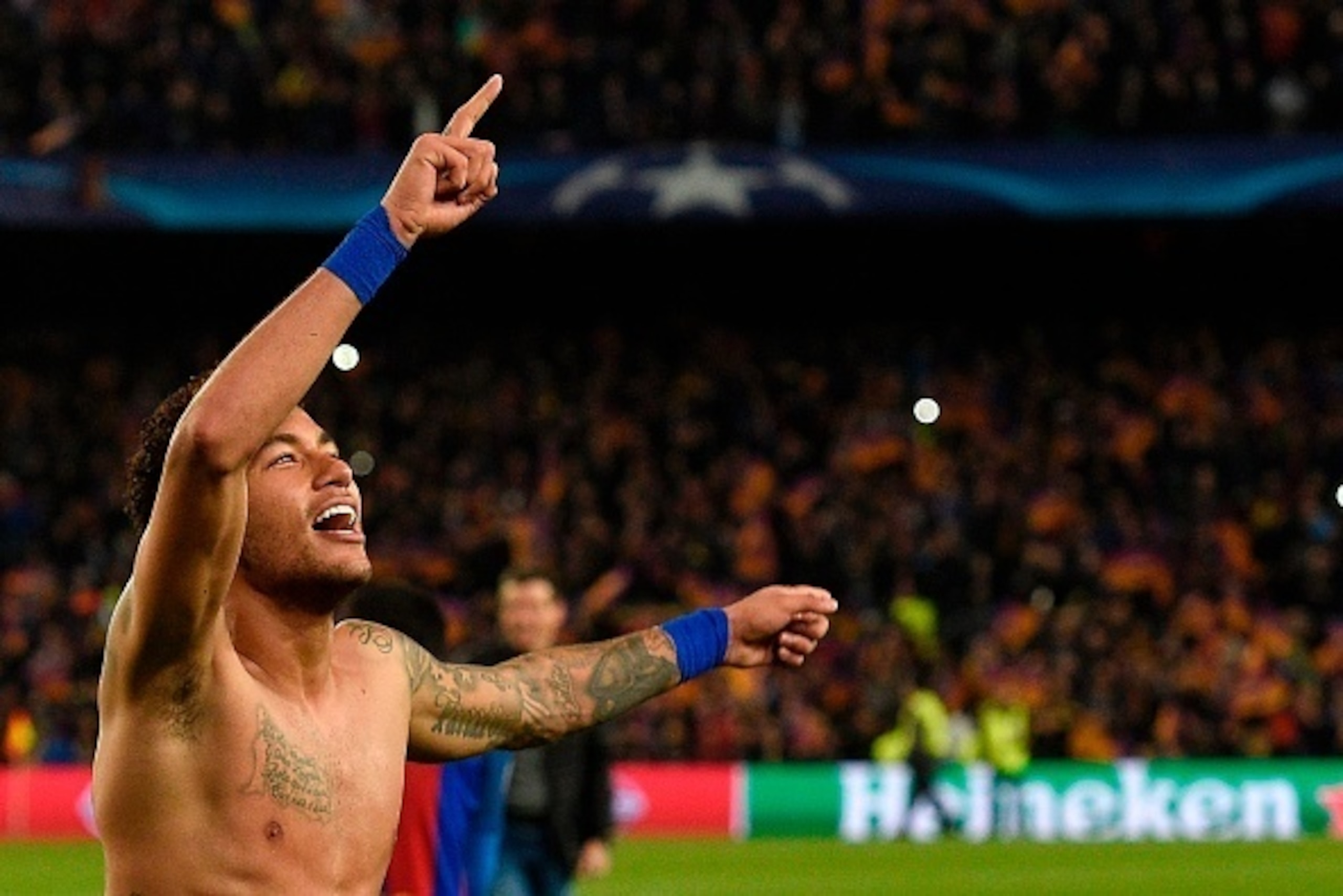 Barcelona's Brazilian forward Neymar celebrates at the end of the UEFA Champions League round of 16 second leg football match FC Barcelona vs Paris Saint-Germain FC at the Camp Nou stadium in Barcelona on March 8, 2017. / AFP PHOTO / LLUIS GENE        (Ph