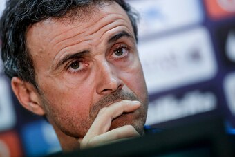 Barcelona's coach Luis Enrique gives a press conference after a training session at the Sports Center FC Barcelona Joan Gamper in Sant Joan Despi, near Barcelona on April 1, 2017. / AFP PHOTO / PAU BARRENA        (Photo credit should read PAU BARRENA/AFP/