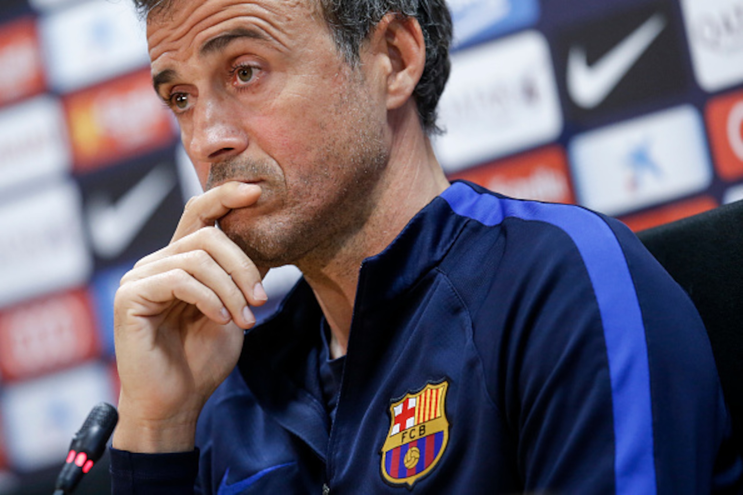Barcelona's coach Luis Enrique gives a press conference after a training session at the Sports Center FC Barcelona Joan Gamper in Sant Joan Despi, near Barcelona on April 1, 2017. / AFP PHOTO / PAU BARRENA        (Photo credit should read PAU BARRENA/AFP/