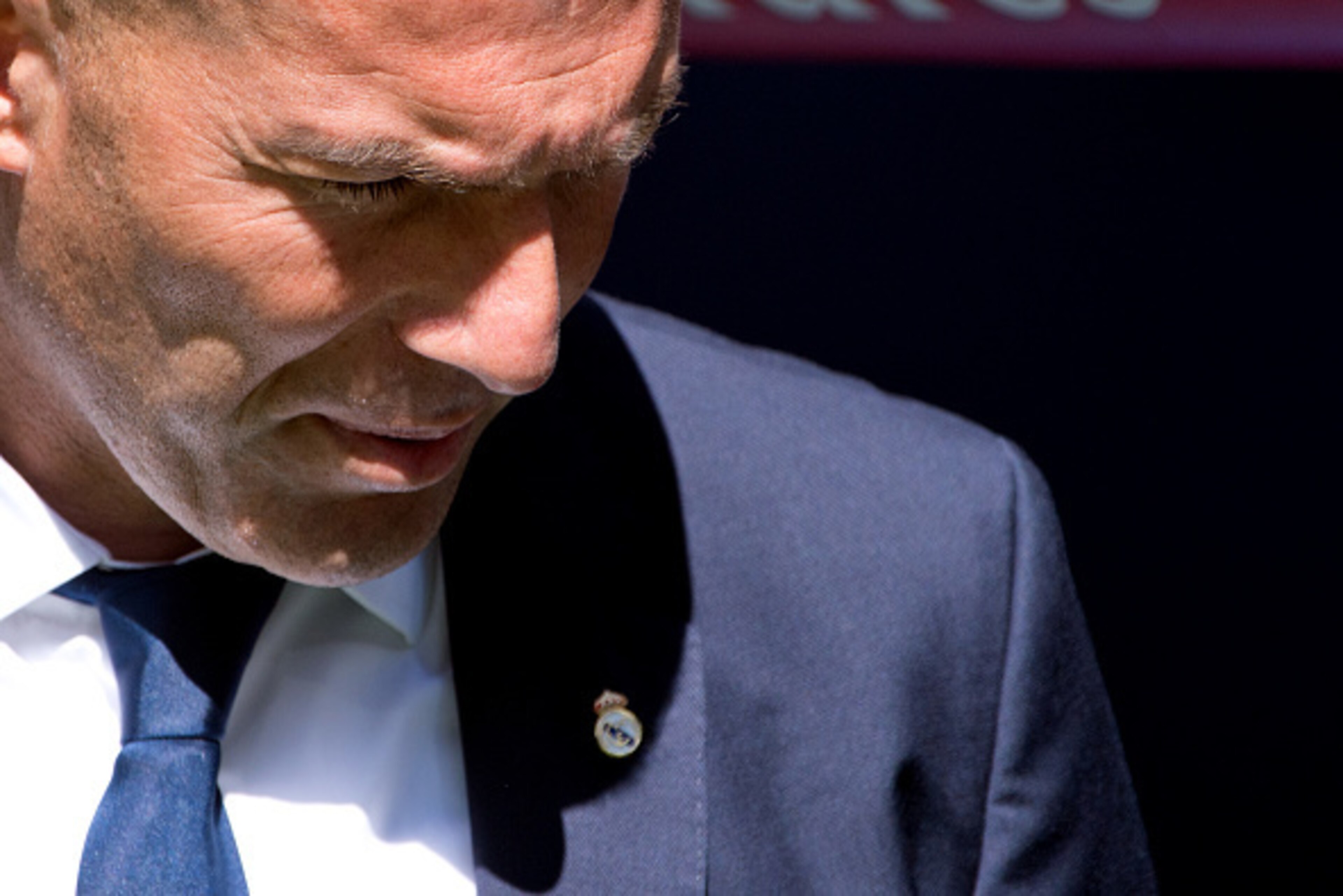 MADRID, SPAIN - APRIL 2:  Zinedine Zidane, manager of Real Madrid during the La Liga match between Real Madrid CF v Deportivo Alaves at Santiago Bernabeu on April 2, 2017 in Madrid, Spain. (Photo by Sonia Canada/Getty Images)