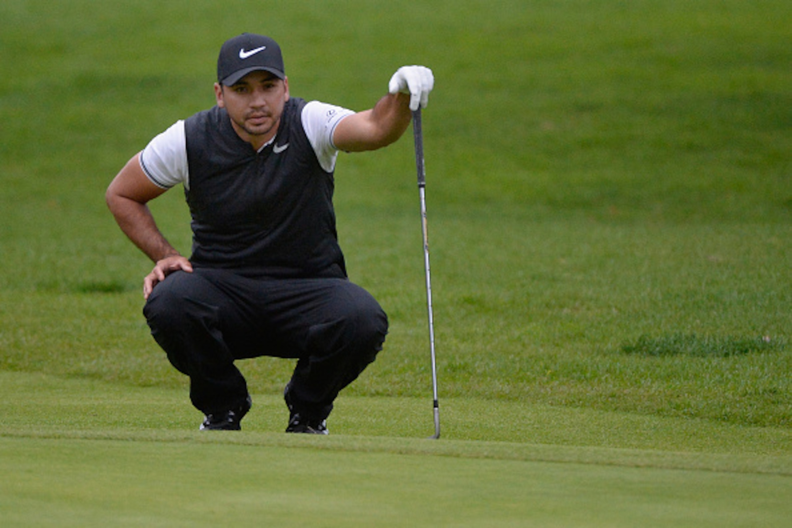 PACIFIC PALISADES, CA - FEBRUARY 17:  Jason Day of Australia lines up a putt on the 13th green during the second round at the Genesis Open at Riviera Country Club on February 17, 2017 in Pacific Palisades, California.  (Photo by Robert Laberge/Getty Image