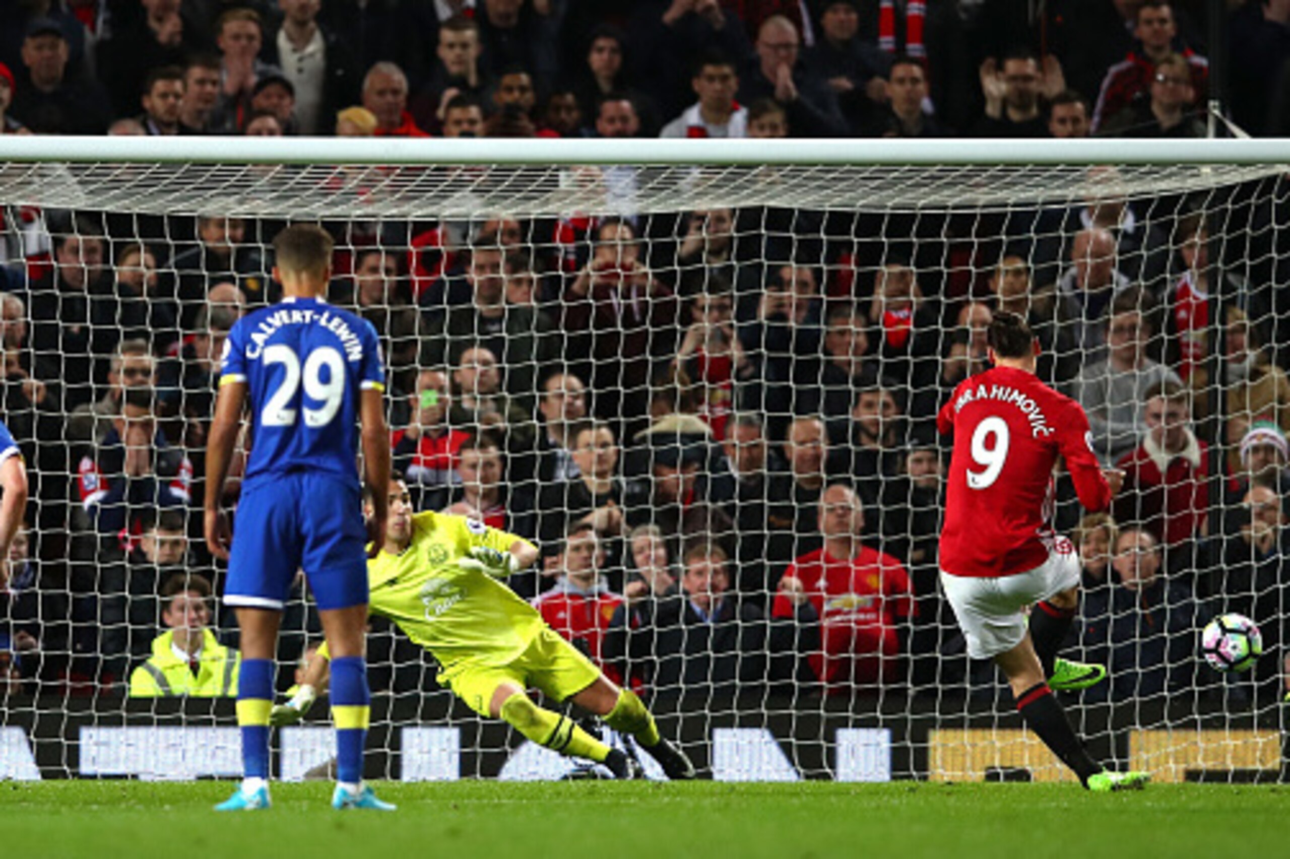 MANCHESTER, ENGLAND - APRIL 04: Zlatan Ibrahimovic of Manchester United scores his sides first goal from the penalty spot during the Premier League match between Manchester United and Everton at Old Trafford on April 4, 2017 in Manchester, England.  (Phot