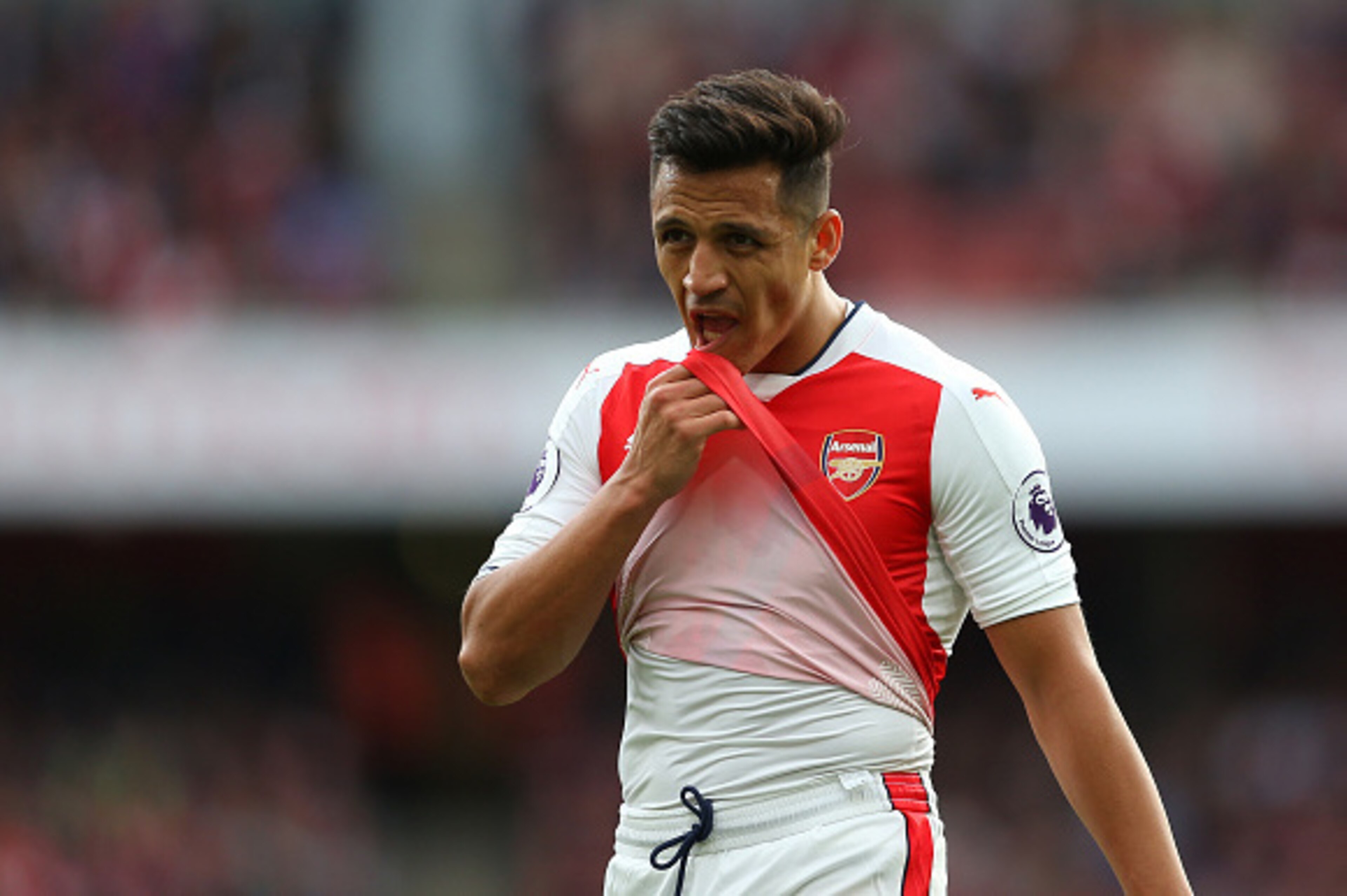 LONDON, ENGLAND - APRIL 02: Alexis Sanchez of Arsenal wipes his face during the Premier League match between Arsenal and Manchester City at Emirates Stadium on April 2, 2017 in London, England. (Photo by Catherine Ivill - AMA/Getty Images)