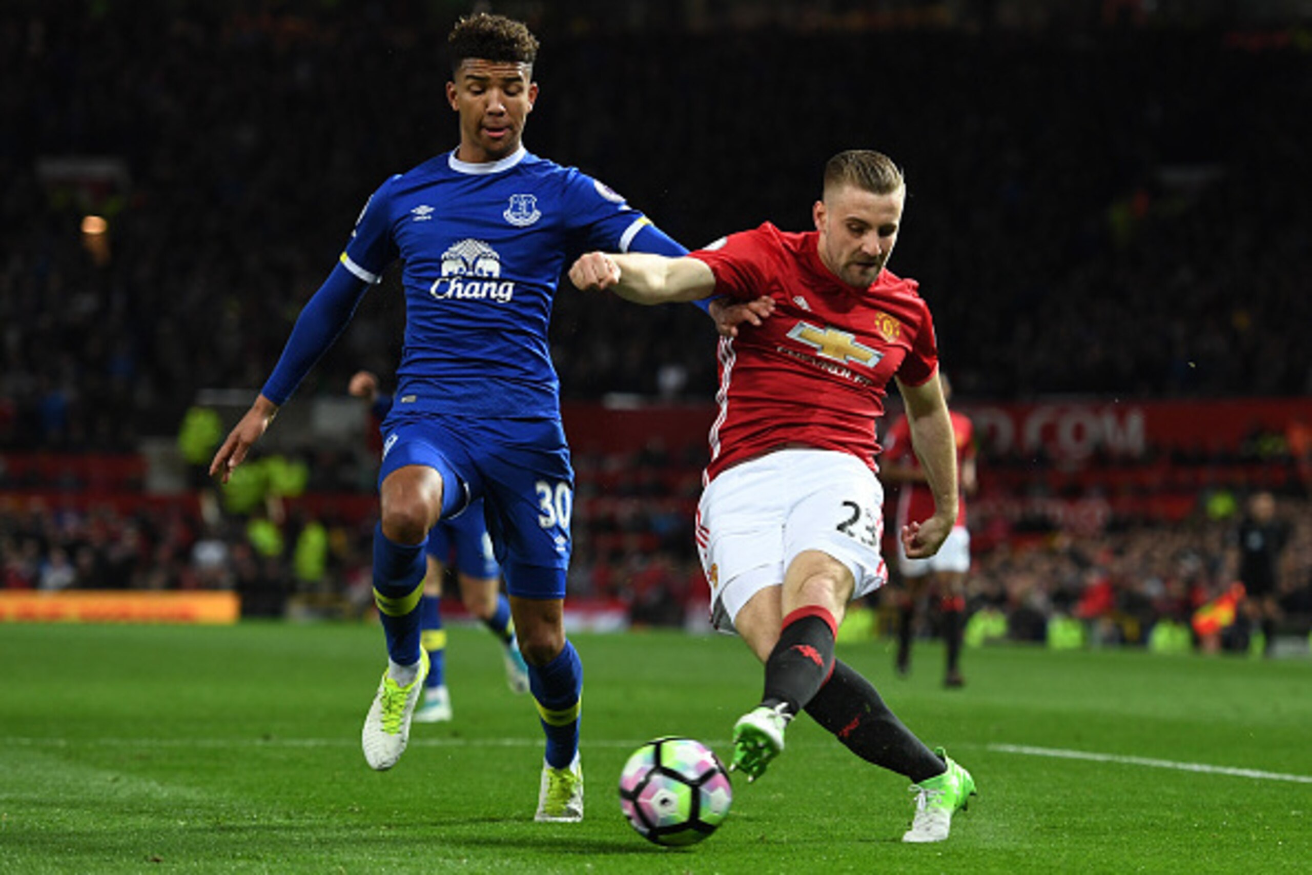 MANCHESTER, ENGLAND - APRIL 04: Mason Holgate of Everton (L) and Luke Shaw of Manchester United (R) battle for possession during the Premier League match between Manchester United and Everton at Old Trafford on April 4, 2017 in Manchester, England.  (Phot