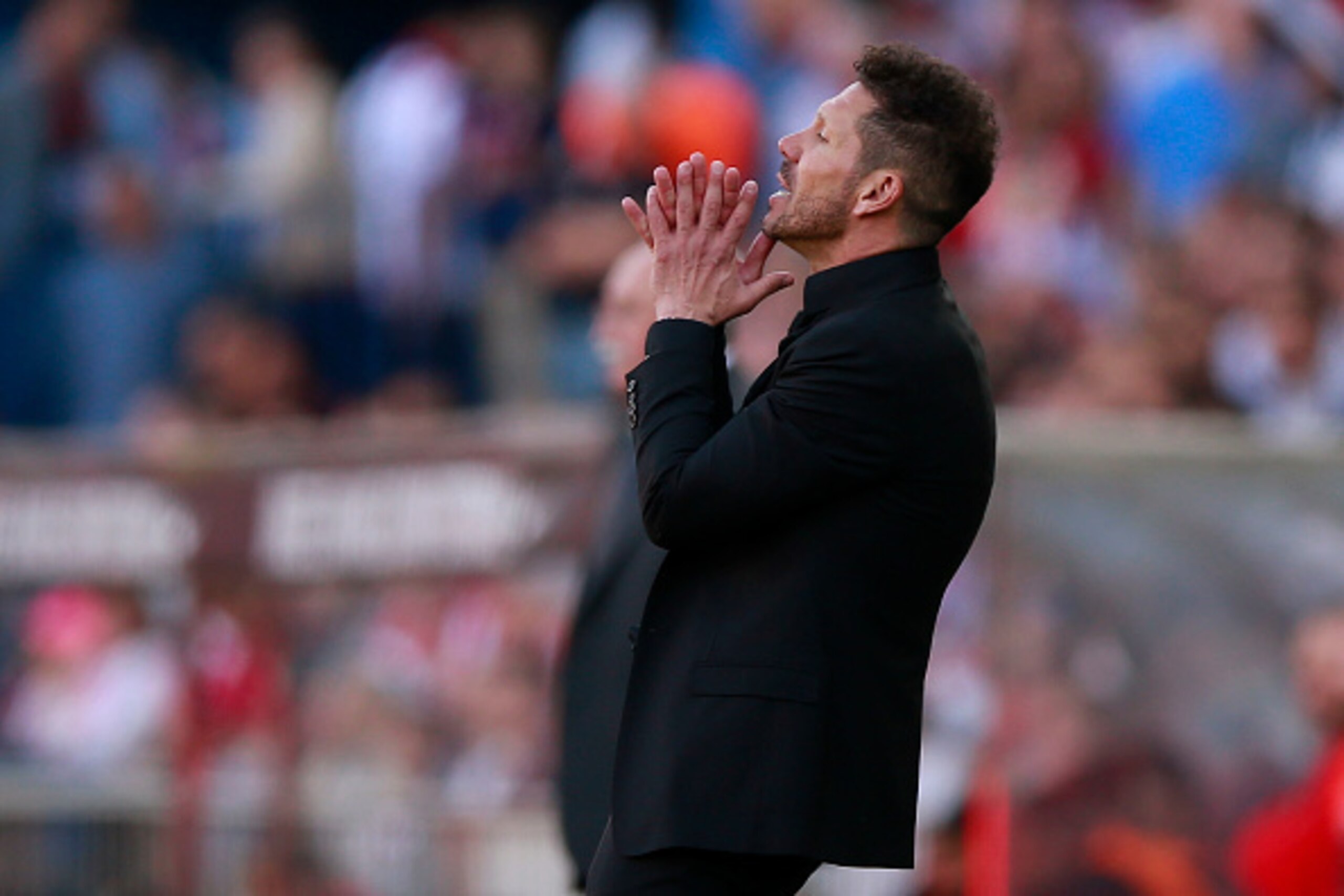 MADRID, SPAIN - MARCH 19:  Head coach Diego Pablo Simeone of Atletico de Madrid reacts during the La Liga match between Club Atletico de Madrid and Sevilla FC at Vicente Calderon stadium on March 19, 2017 in Madrid, Spain.  (Photo by Gonzalo Arroyo Moreno