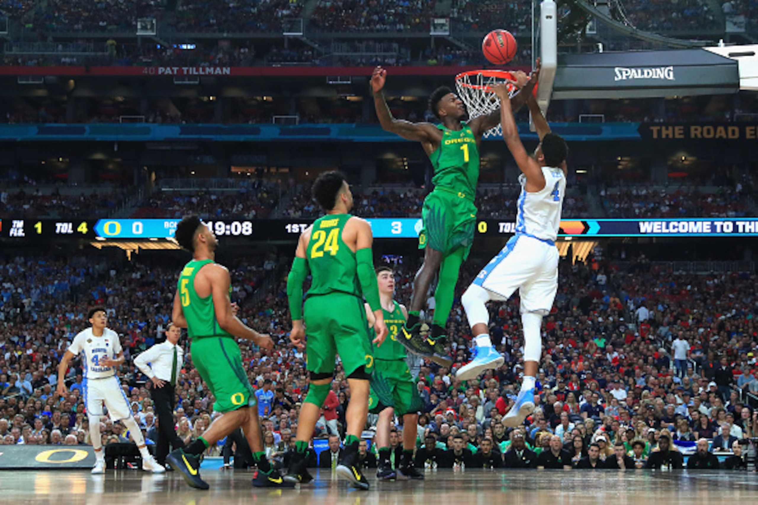 GLENDALE, AZ - APRIL 01:  Isaiah Hicks #4 of the North Carolina Tar Heels goes up with the ball against Jordan Bell #1 of the Oregon Ducks in the first half during the 2017 NCAA Men's Final Four Semifinal at University of Phoenix Stadium on April 1, 2017 