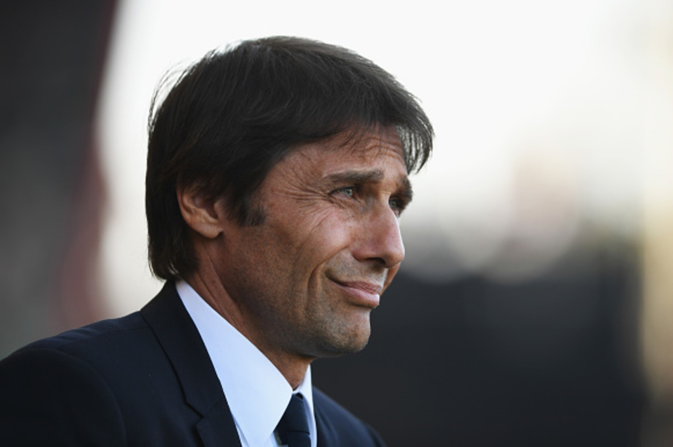 BOURNEMOUTH, ENGLAND - APRIL 08:  Antonio Conte, Manager of Chelsea looks on during the Premier League match between AFC Bournemouth and Chelsea at Vitality Stadium on April 8, 2017 in Bournemouth, England.  (Photo by Mike Hewitt/Getty Images)