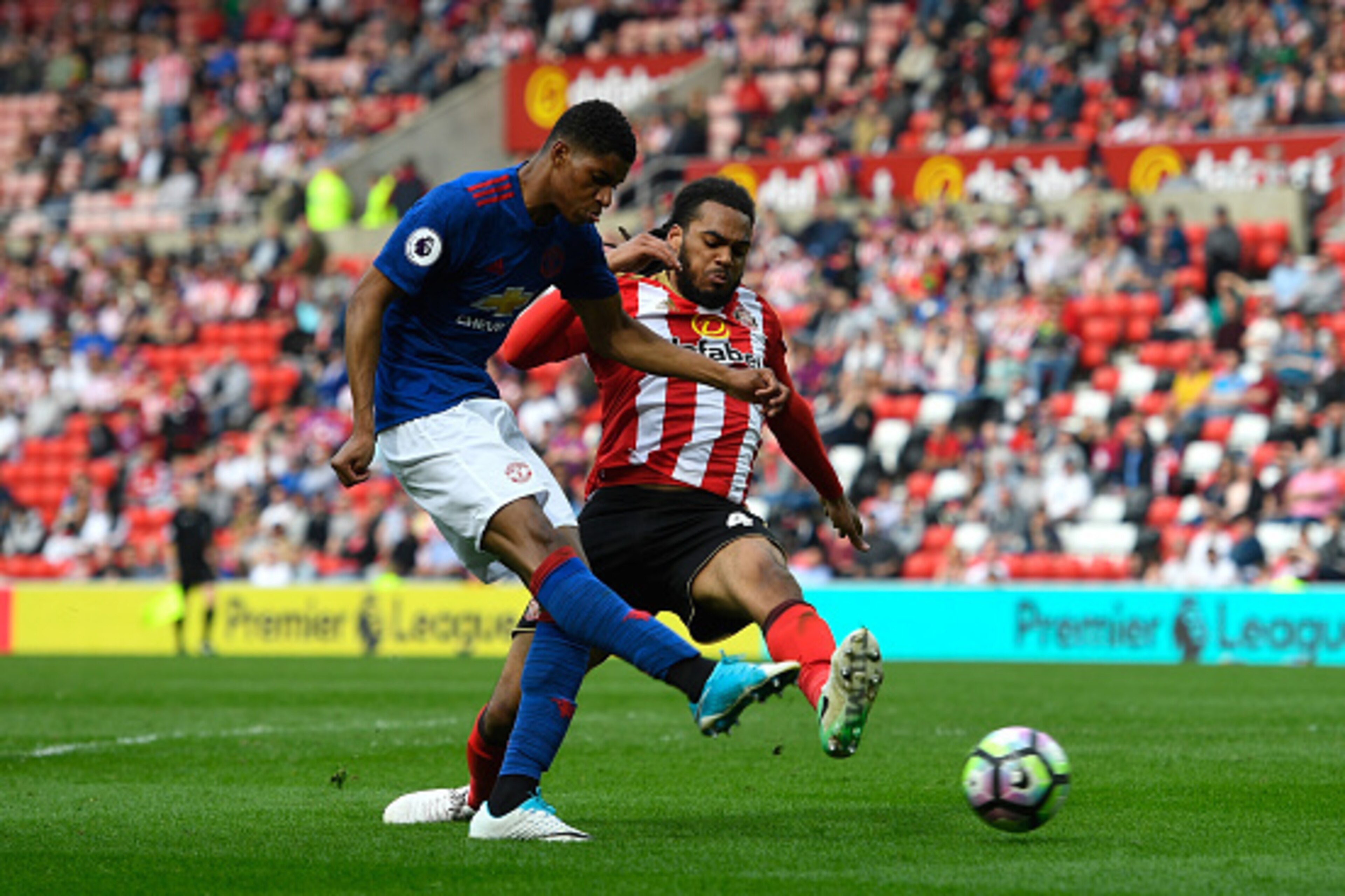 SUNDERLAND, ENGLAND - APRIL 09:  Marcus Rashford of Manchester United scores his team's third goal during the Premier League match between Sunderland and Manchester United at Stadium of Light on April 9, 2017 in Sunderland, England.  (Photo by Stu Forster
