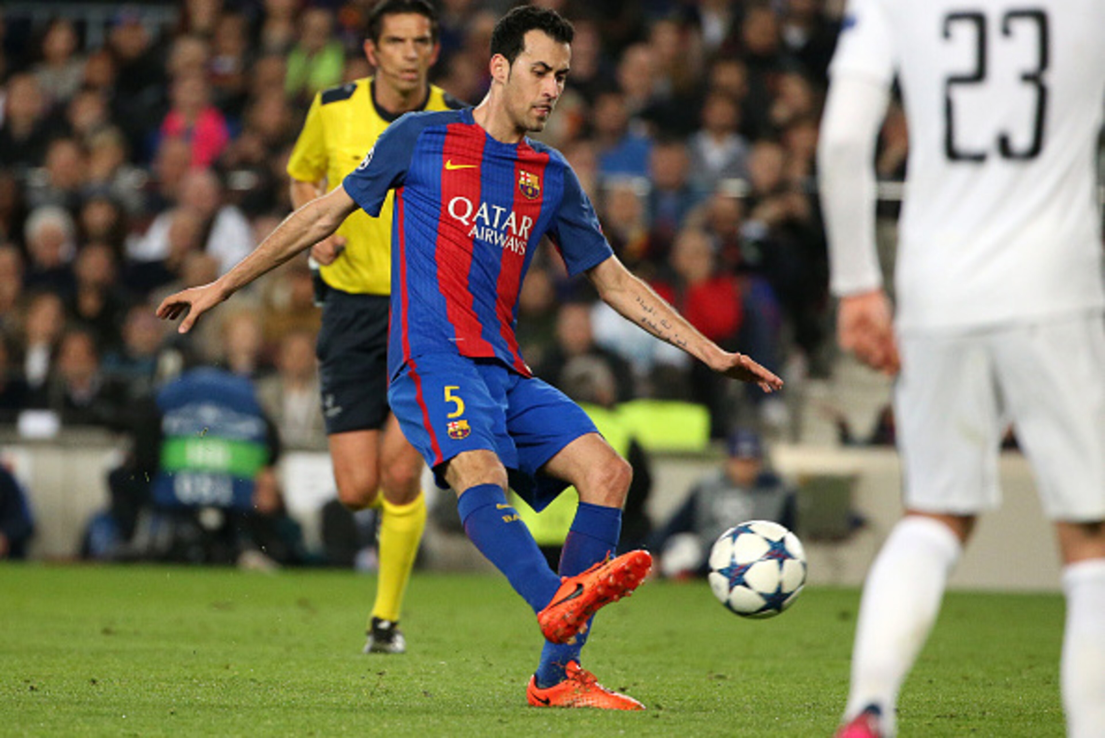 BARCELONA, SPAIN - MARCH 8: Sergio Busquets of FC Barcelona in action during the UEFA Champions League Round of 16 second leg match between FC Barcelona and Paris Saint-Germain (PSG) at Camp Nou on March 8, 2017 in Barcelona, Spain. (Photo by Jean Catuffe
