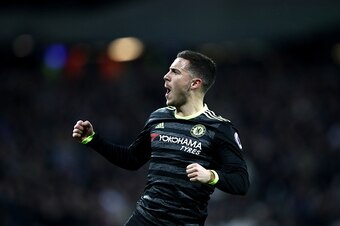 STRATFORD, ENGLAND - MARCH 06:  Eden Hazard of Chelsea celebrates after he scores his side first goal during the Premier League match between West Ham United and Chelsea at London Stadium on March 6, 2017 in Stratford, England.  (Photo by Julian Finney/Ge