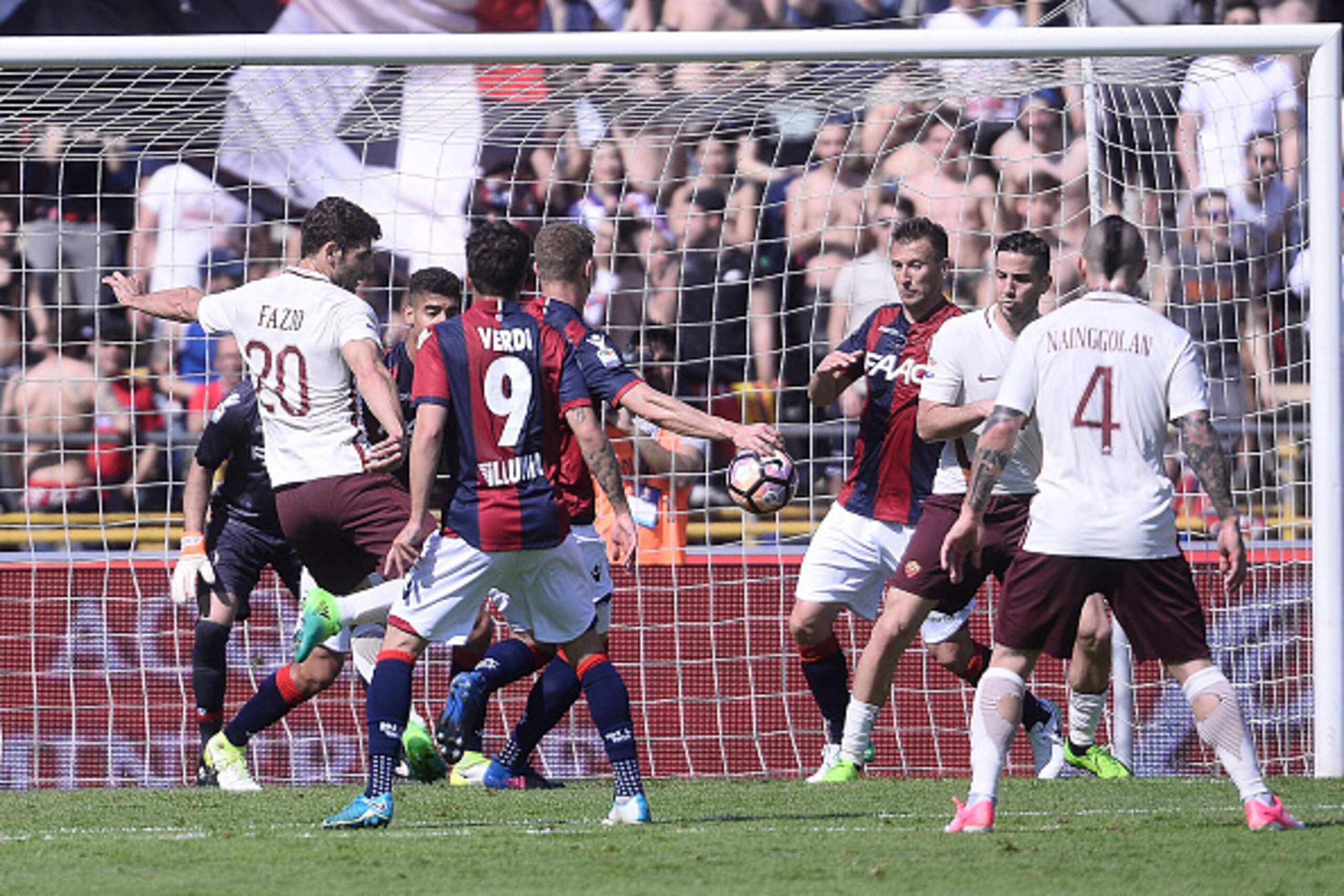 BOLOGNA, ITALY - APRIL 09: Federico Fazio # 20 of AS Roma scores the opening goal during the Serie A match between Bologna FC and AS Roma at Stadio Renato Dall'Ara on April 9, 2017 in Bologna, Italy. (Photo by Mario Carlini / Iguana Press/Getty Images) BOLOGNA, ITALY - APRIL 09: Federico Fazio # 20 of AS Roma scores the opening goal during the Serie A match between Bologna FC and AS Roma at Stadio Renato Dall'Ara on April 9, 2017 in Bologna, Italy. (Photo by Mario Carlini / Iguana Press/Getty Images)