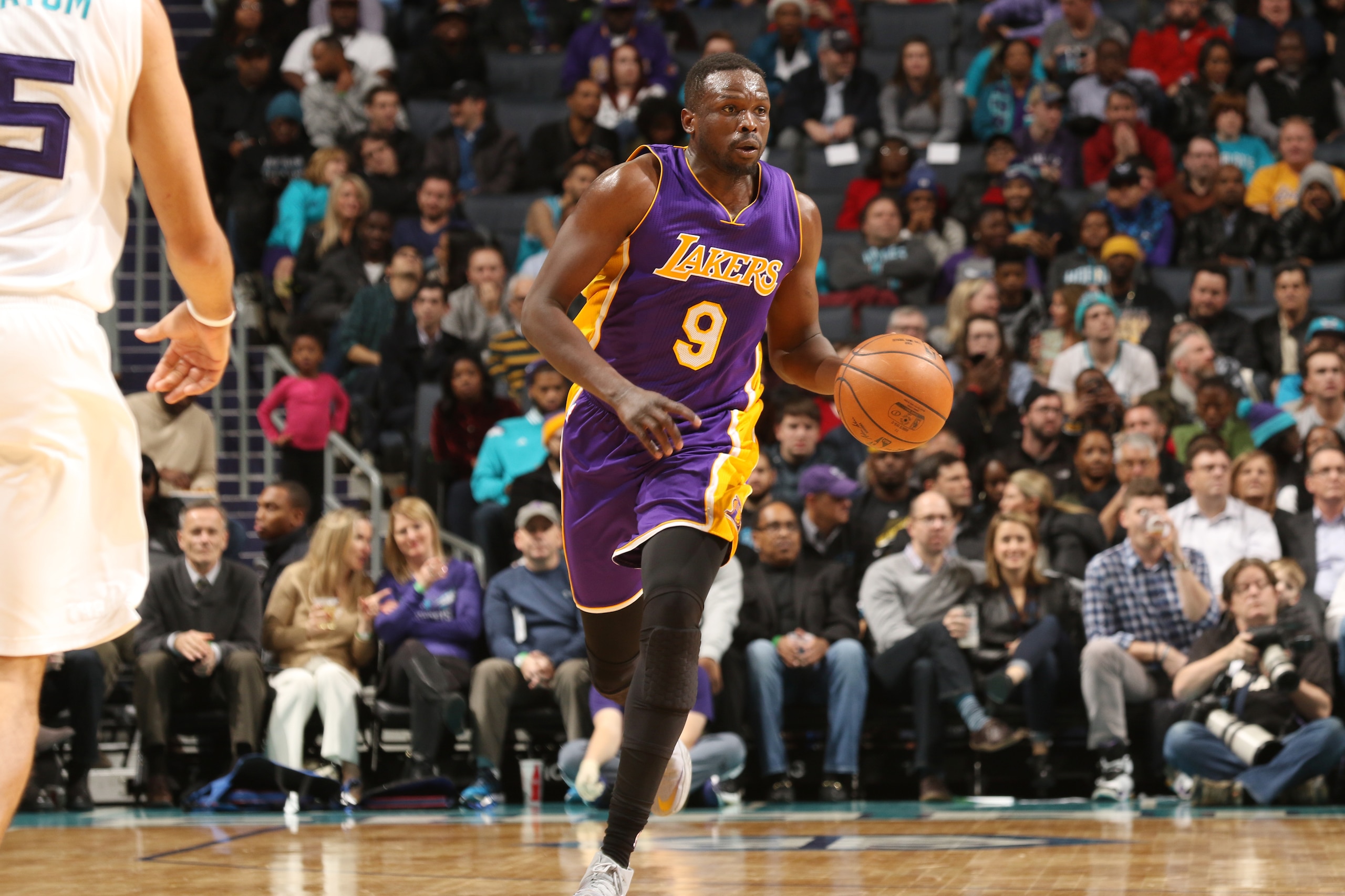 Luol Deng brings the ball up court against the Charlotte Hornets on December 20, 2016.