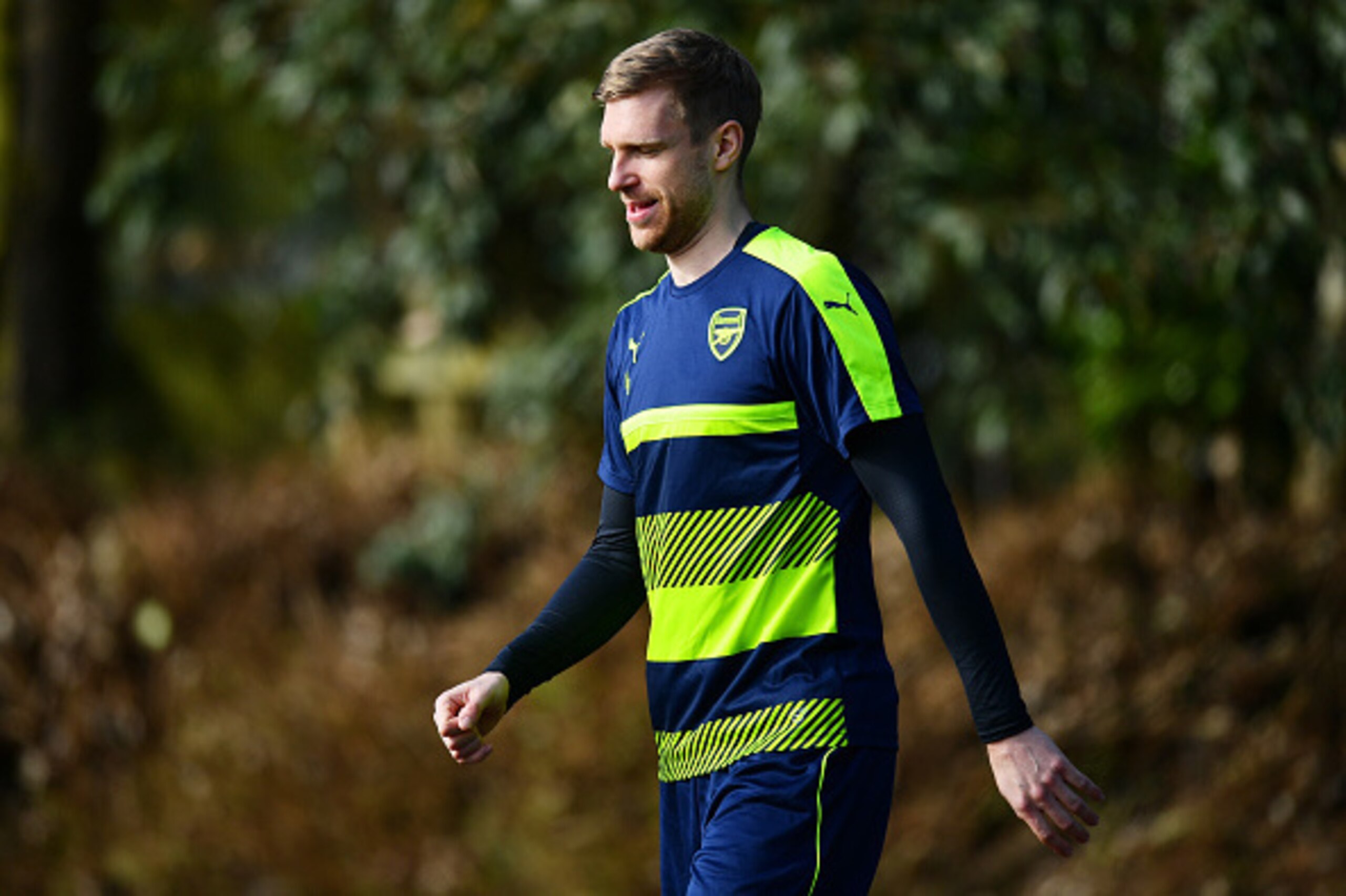 ST ALBANS, ENGLAND - MARCH 06: Defender Per Mertesacker arrives prior to the Arsenal traing session at London Colney on March 6, 2017 in St Albans, England. (Photo by Dan Mullan/Getty Images) ST ALBANS, ENGLAND - MARCH 06: Defender Per Mertesacker arrives prior to the Arsenal traing session at London Colney on March 6, 2017 in St Albans, England. (Photo by Dan Mullan/Getty Images)