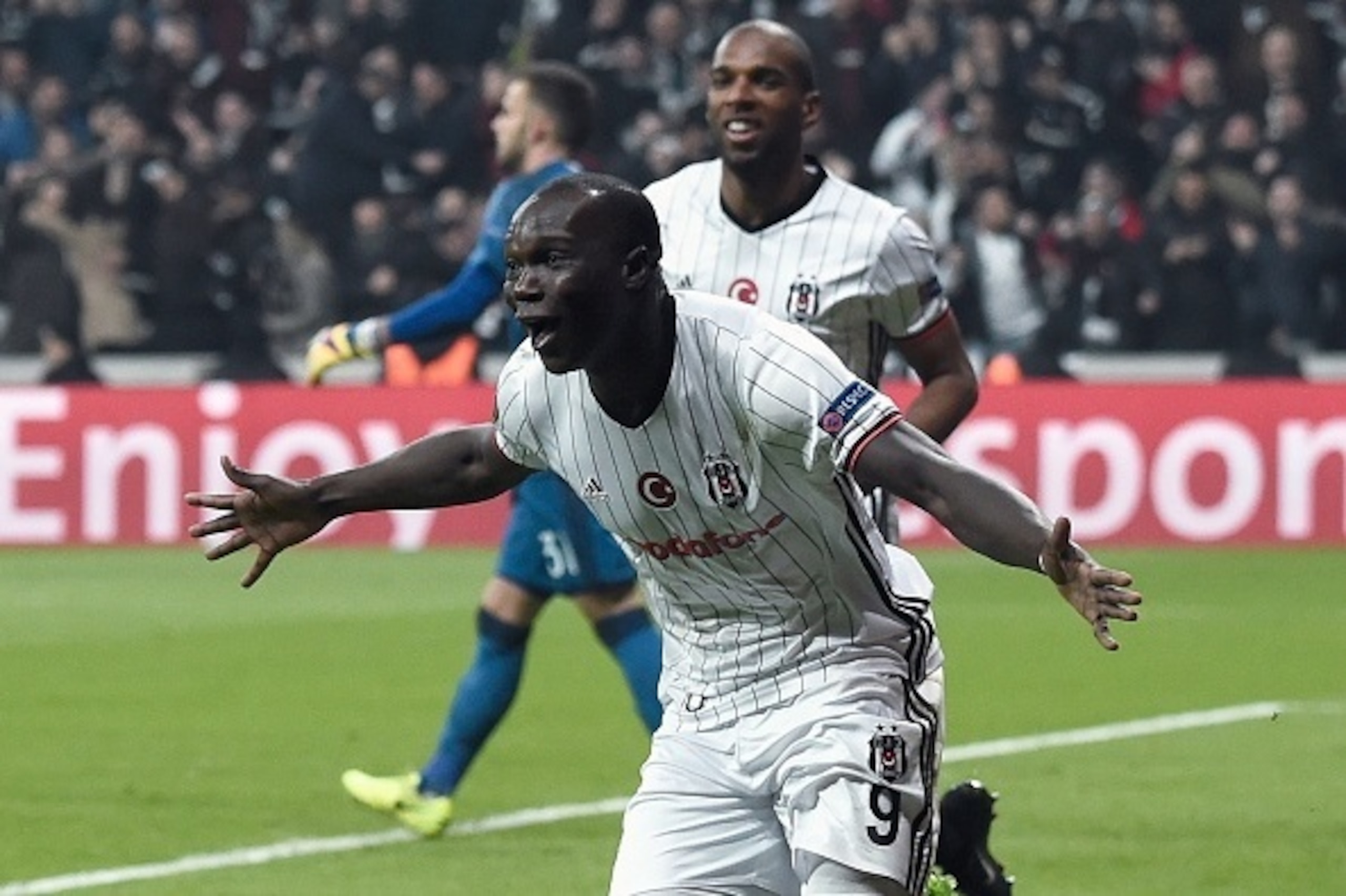 Besiktas' Vincent Aboubakar  celebrates after scoring a goal during their UEFA Europa League round of 16 second leg football match between Besiktas JK and Olympiacos Piraeus on March 16, 2017 at the Vodafone arena stadium in Istanbul. / AFP PHOTO / OZAN K
