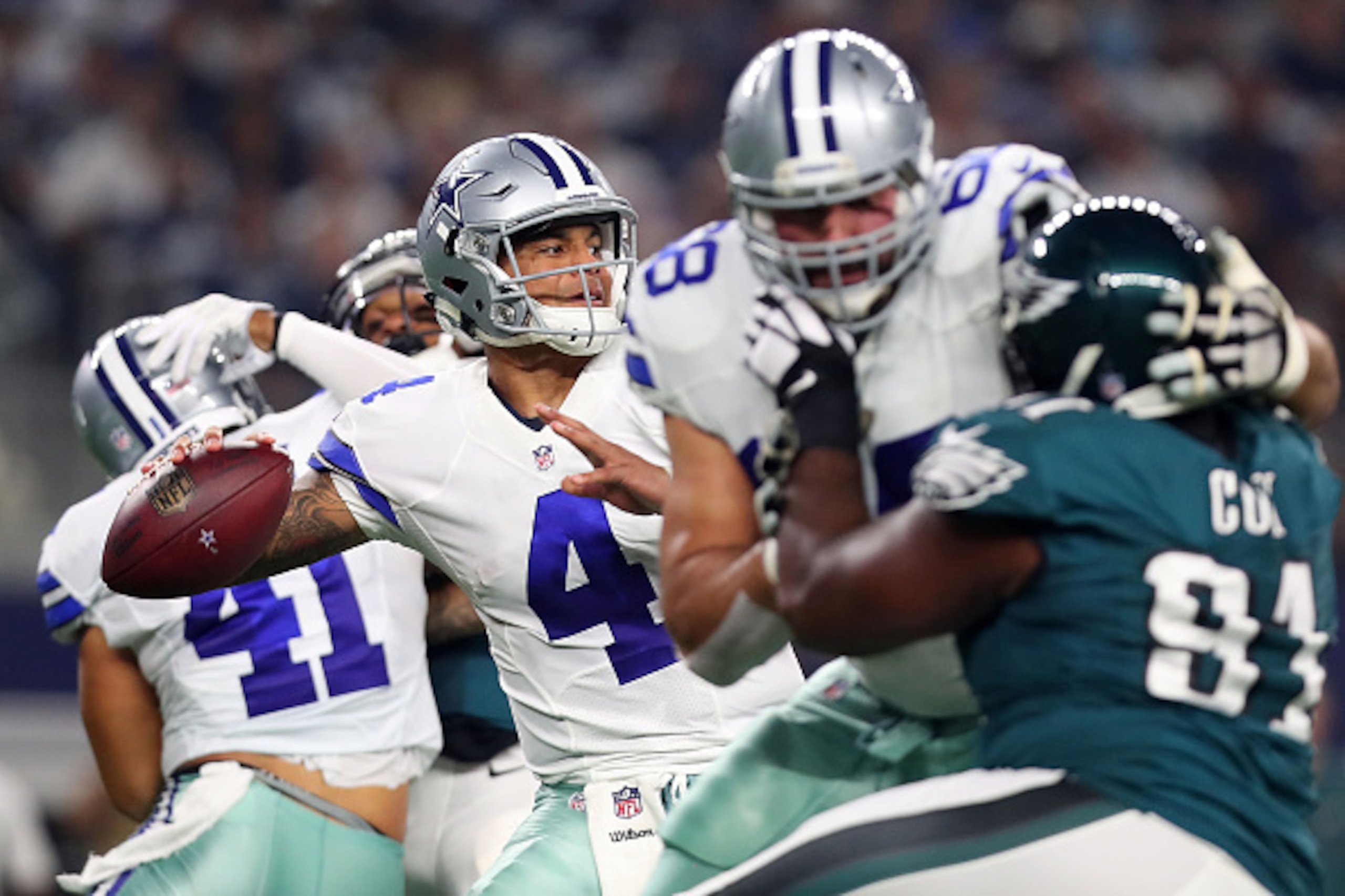 ARLINGTON, TX - OCTOBER 30:  Dak Prescott #4 of the Dallas Cowboys throws in the second quarter of a game between the Dallas Cowboys and the Philadelphia Eagles at AT&T Stadium on October 30, 2016 in Arlington, Texas.  (Photo by Tom Pennington/Getty Image
