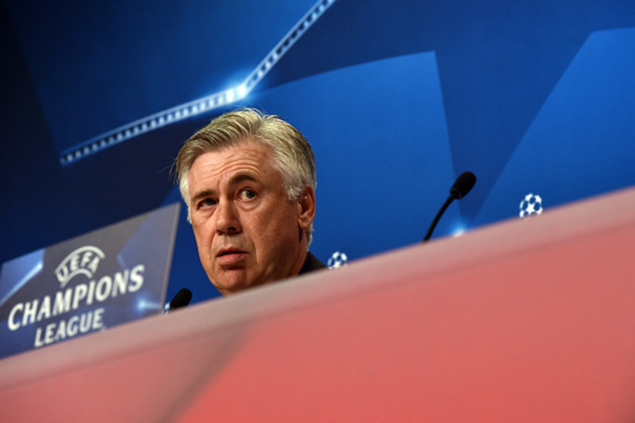 Bayern Munich's Italian headcoach Carlo Ancelotti attends the press conference in the stadium in Munich, southern Germany, on April 11, 2017, on the eve of the UEFA Champions League quarter final match between FC Bayern Munich and Real Madrid. / AFP PHOTO Bayern Munich's Italian headcoach Carlo Ancelotti attends the press conference in the stadium in Munich, southern Germany, on April 11, 2017, on the eve of the UEFA Champions League quarter final match between FC Bayern Munich and Real Madrid. / AFP PHOTO