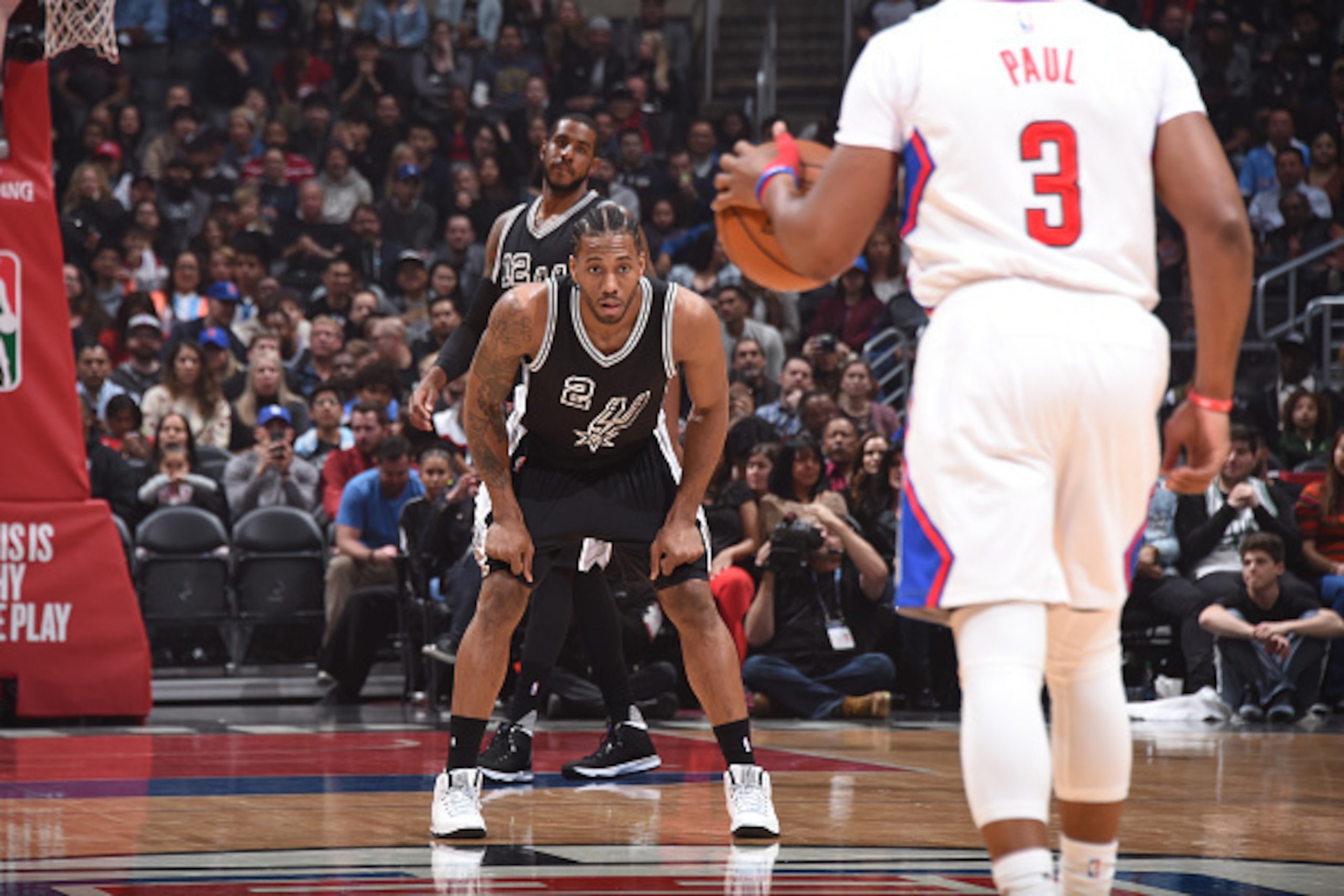 LOS ANGELES, CA - FEBRUARY 24: Kawhi Leonard #2 of the San Antonio Spurs plays defense against the LA Clippers on February 24, 2017 at STAPLES Center in Los Angeles, California. NOTE TO USER: User expressly acknowledges and agrees that, by downloading and