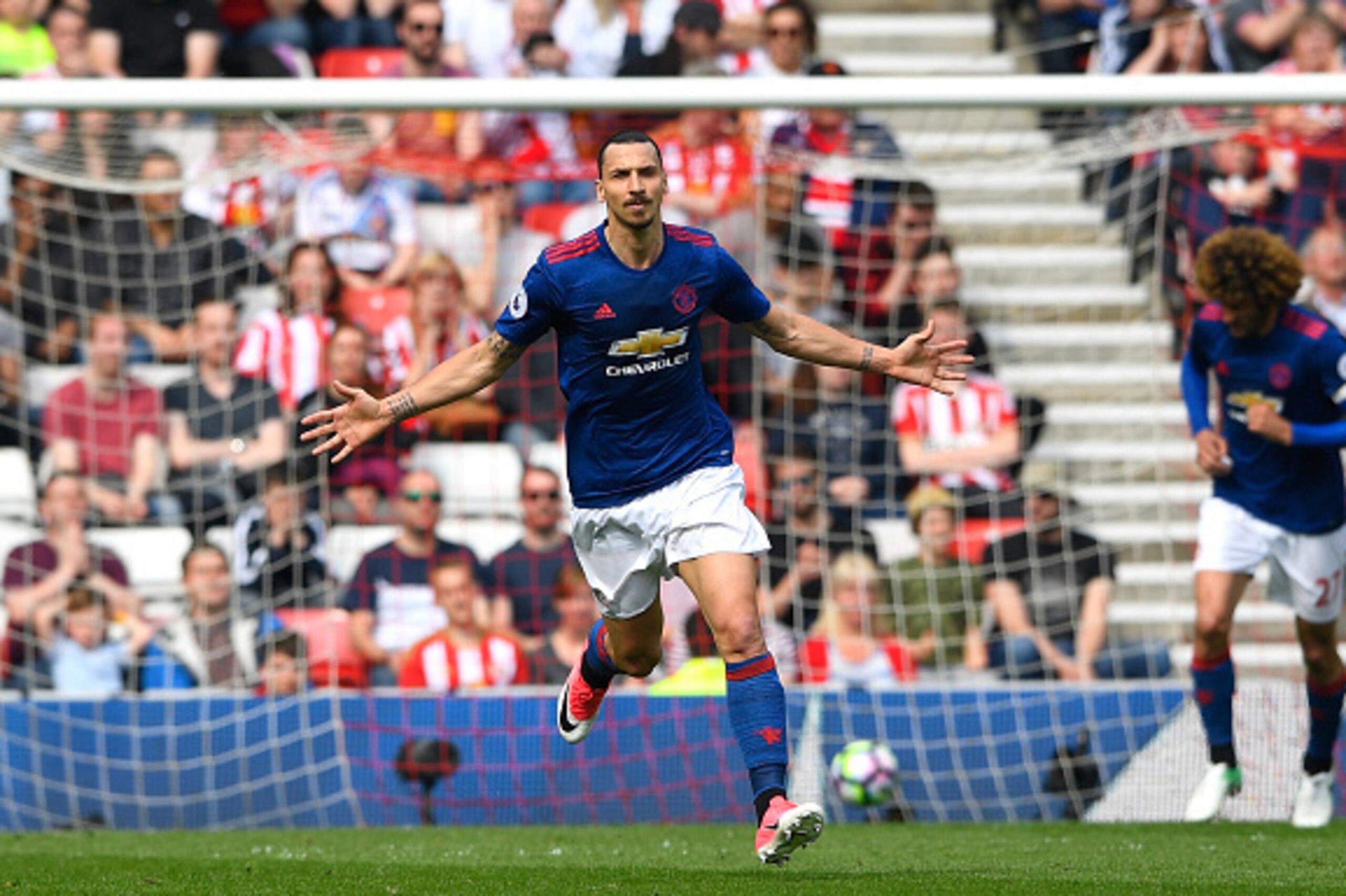 SUNDERLAND, ENGLAND - APRIL 09:  Zlatan Ibrahimovic of Manchester United celebrates scoring the opening goal during the Premier League match between Sunderland and Manchester United at Stadium of Light on April 9, 2017 in Sunderland, England.  (Photo by S