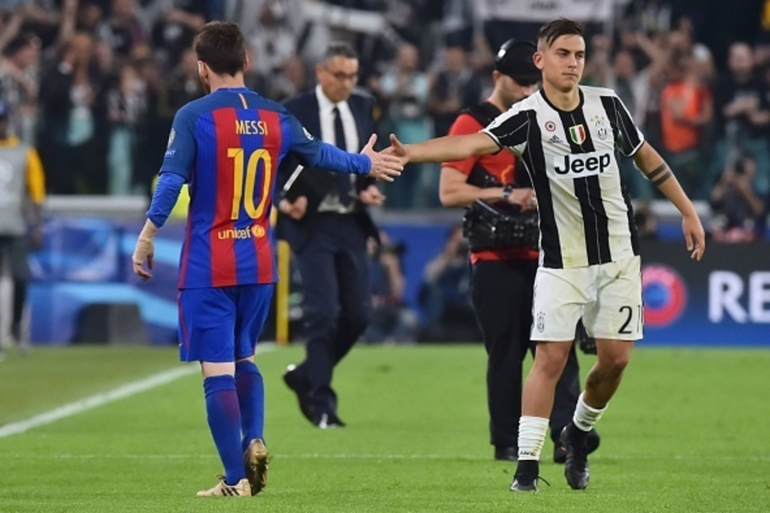 Juventus' forward from Argentina Paulo Dybala (R) shakes hands with Barcelona's Argentinian forward Lionel Messi at the end of the UEFA Champions League quarter final first leg football match Juventus vs Barcelona, on April 11, 2017 at the Juventus stadiu