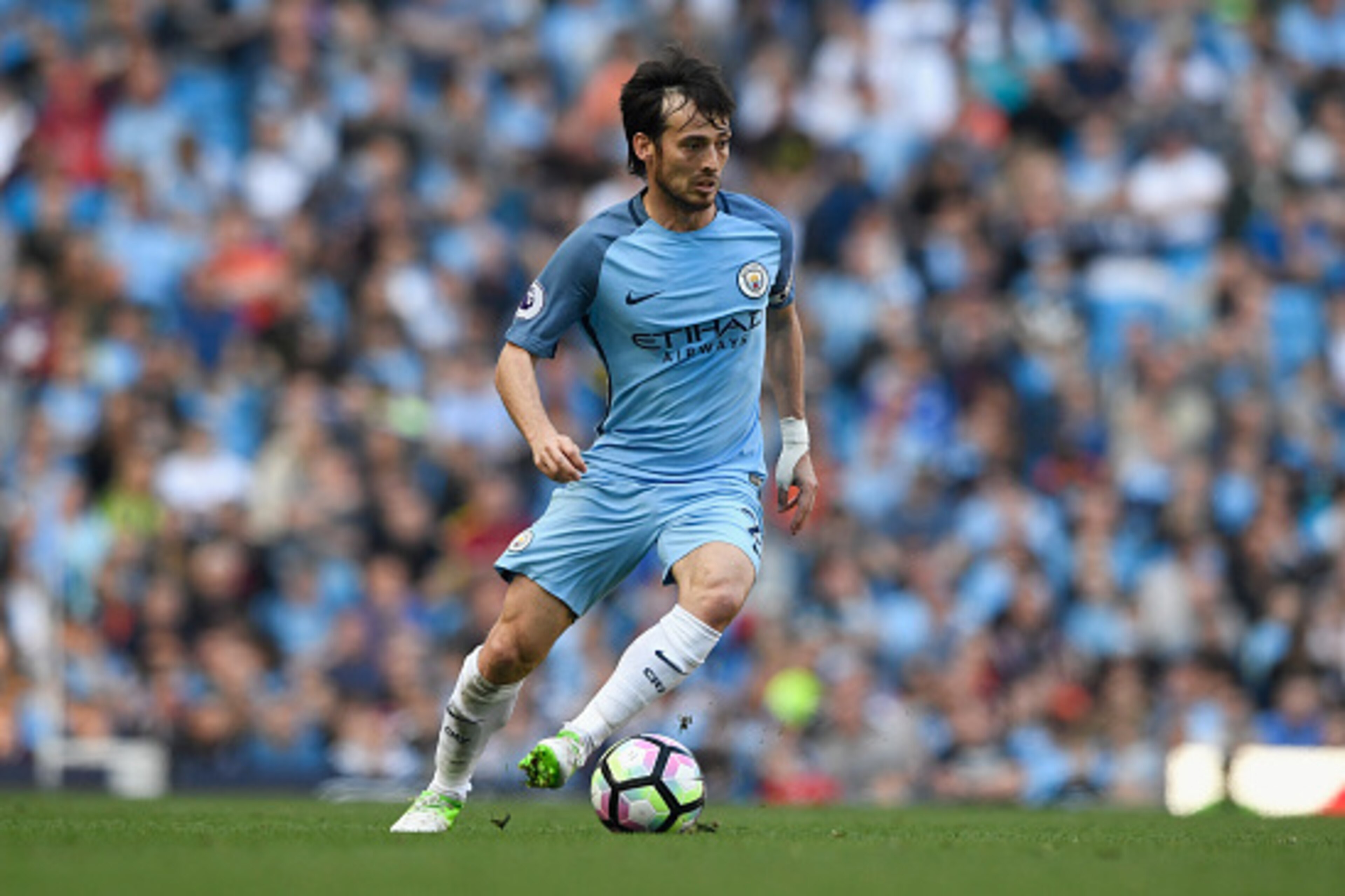 MANCHESTER, ENGLAND - APRIL 08:  City player David Silva in action during the Premier League match between Manchester City and Hull City at Etihad Stadium on April 8, 2017 in Manchester, England.  (Photo by Stu Forster/Getty Images)