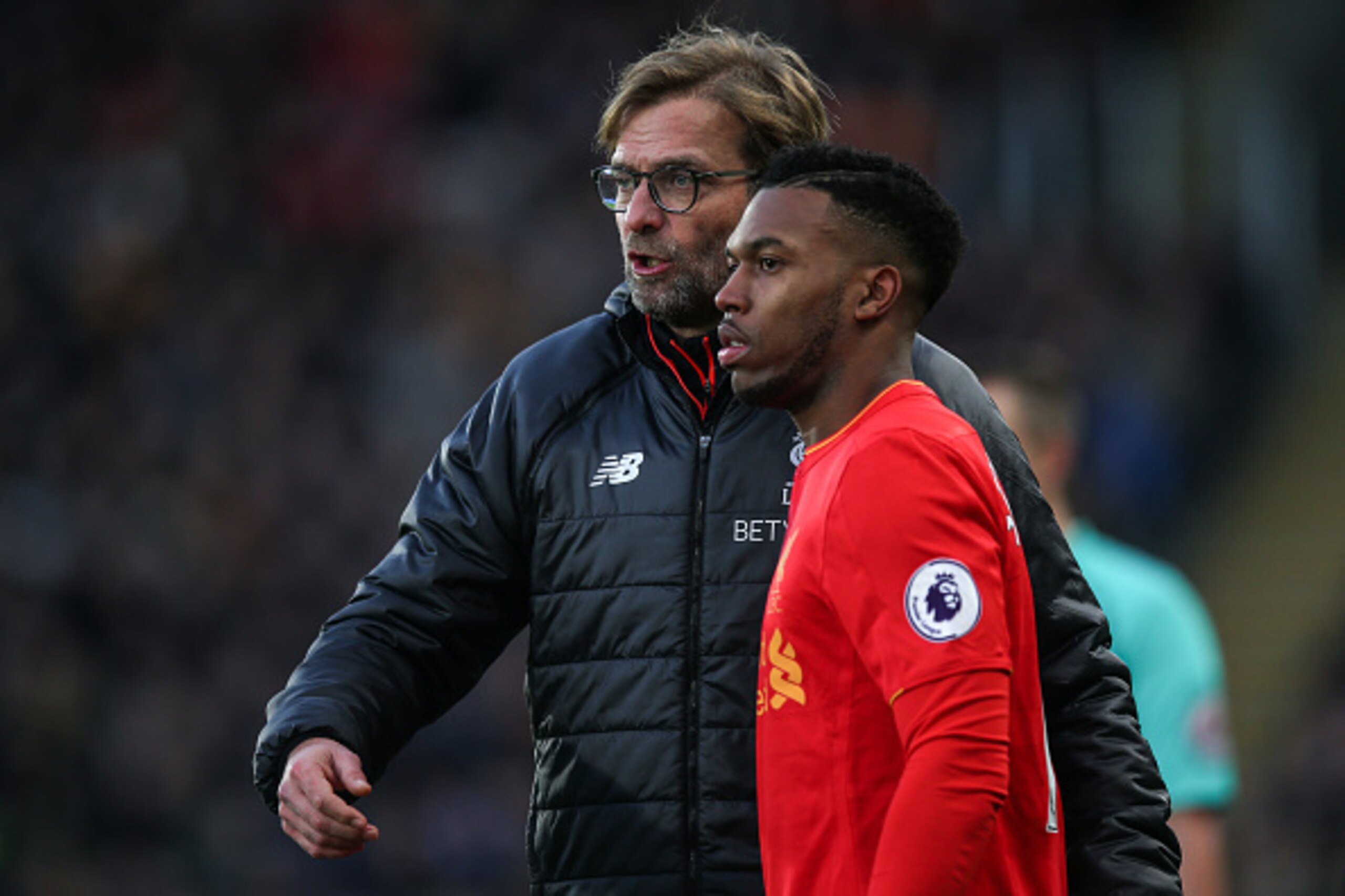 HULL, ENGLAND - FEBRUARY 04: Jurgen Klopp manager / head coach of Liverpool and Daniel Sturridge of Liverpool during the Premier League match between Hull City and Liverpool at KCOM Stadium on February 4, 2017 in Hull, England. (Photo by Robbie Jay Barrat